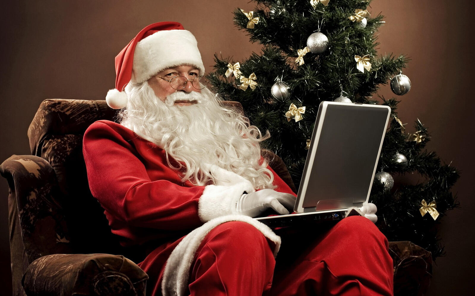 Wallpapers grandfather frost modern with laptop on the desktop