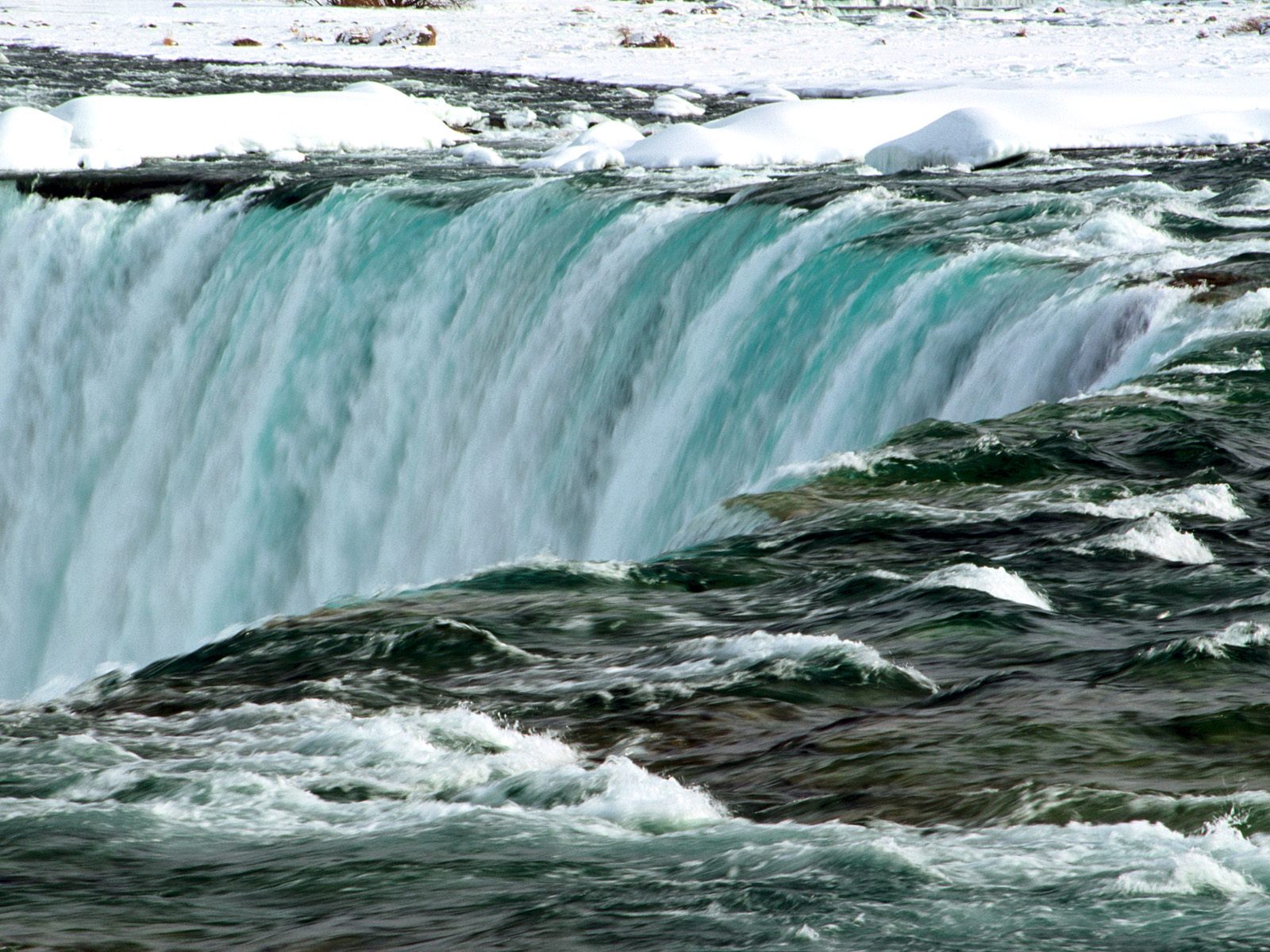 Стремительный водопад. Потоки Ниагарского водопада. Поток воды. Бурная вода. Поток воды водопад.