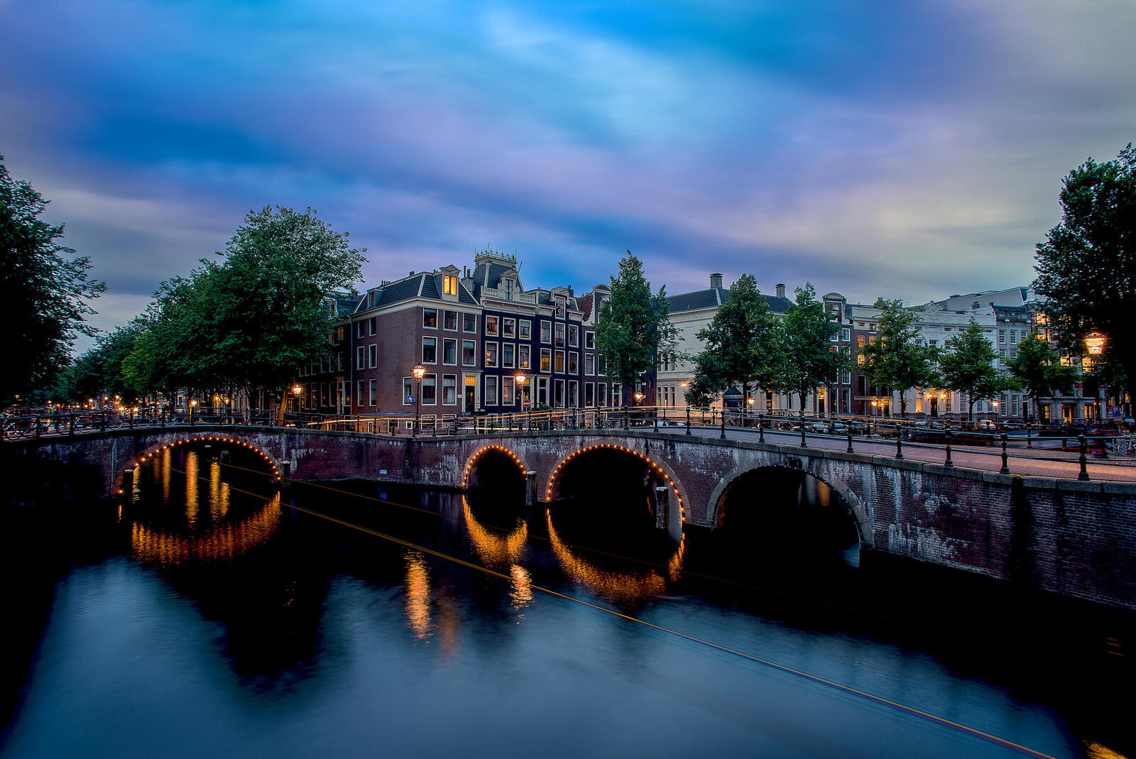 Wallpapers Holland Amsterdam darkens on the desktop