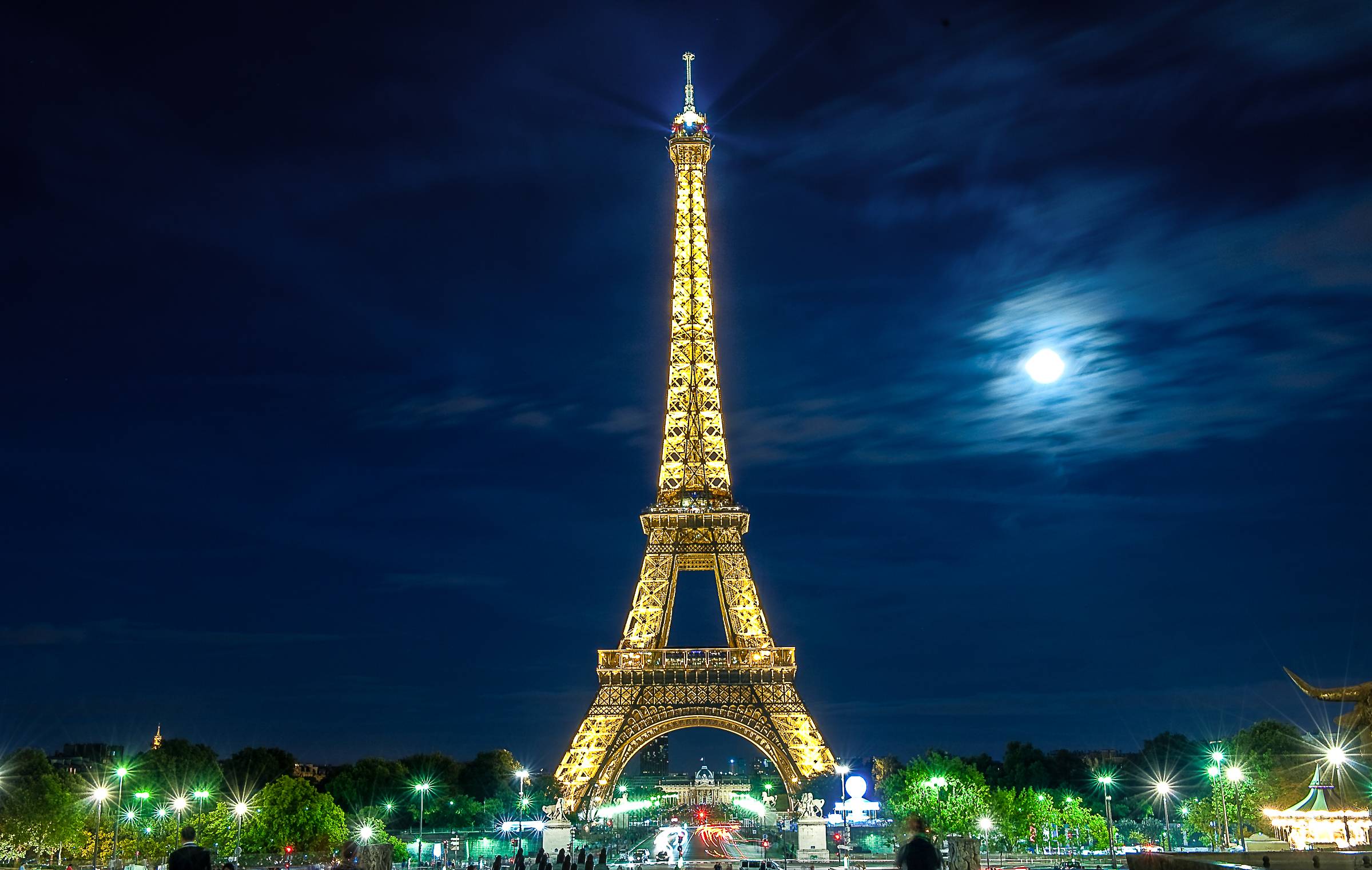 桌面上的壁纸巴黎 月亮 城市