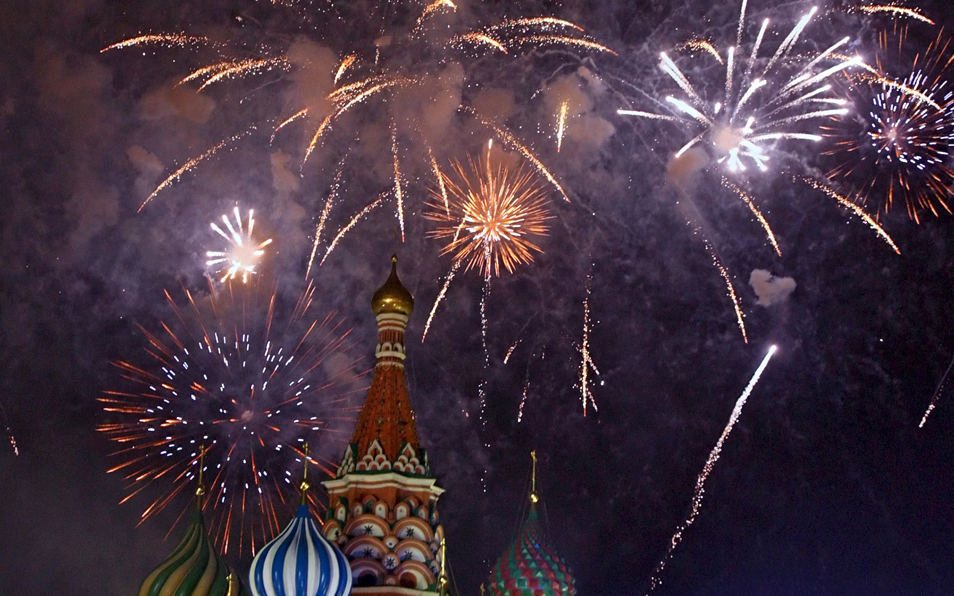 Wallpapers moscow fireworks lights on the desktop