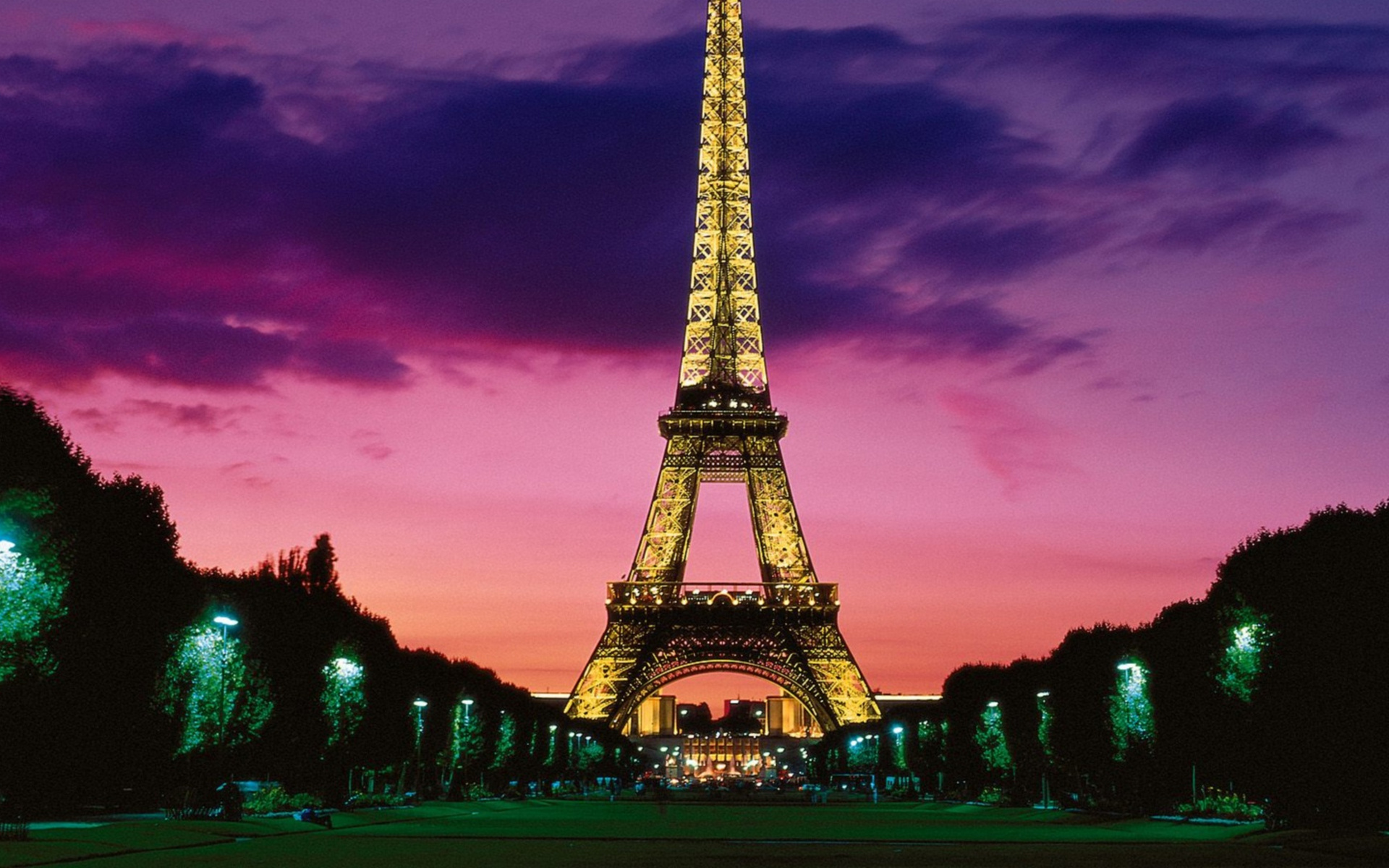 Обои Париж Эйфелева Башня освещение на рабочий стол