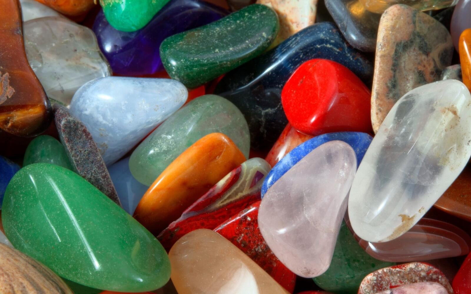 Обои камушки морские разноцветные на рабочий стол