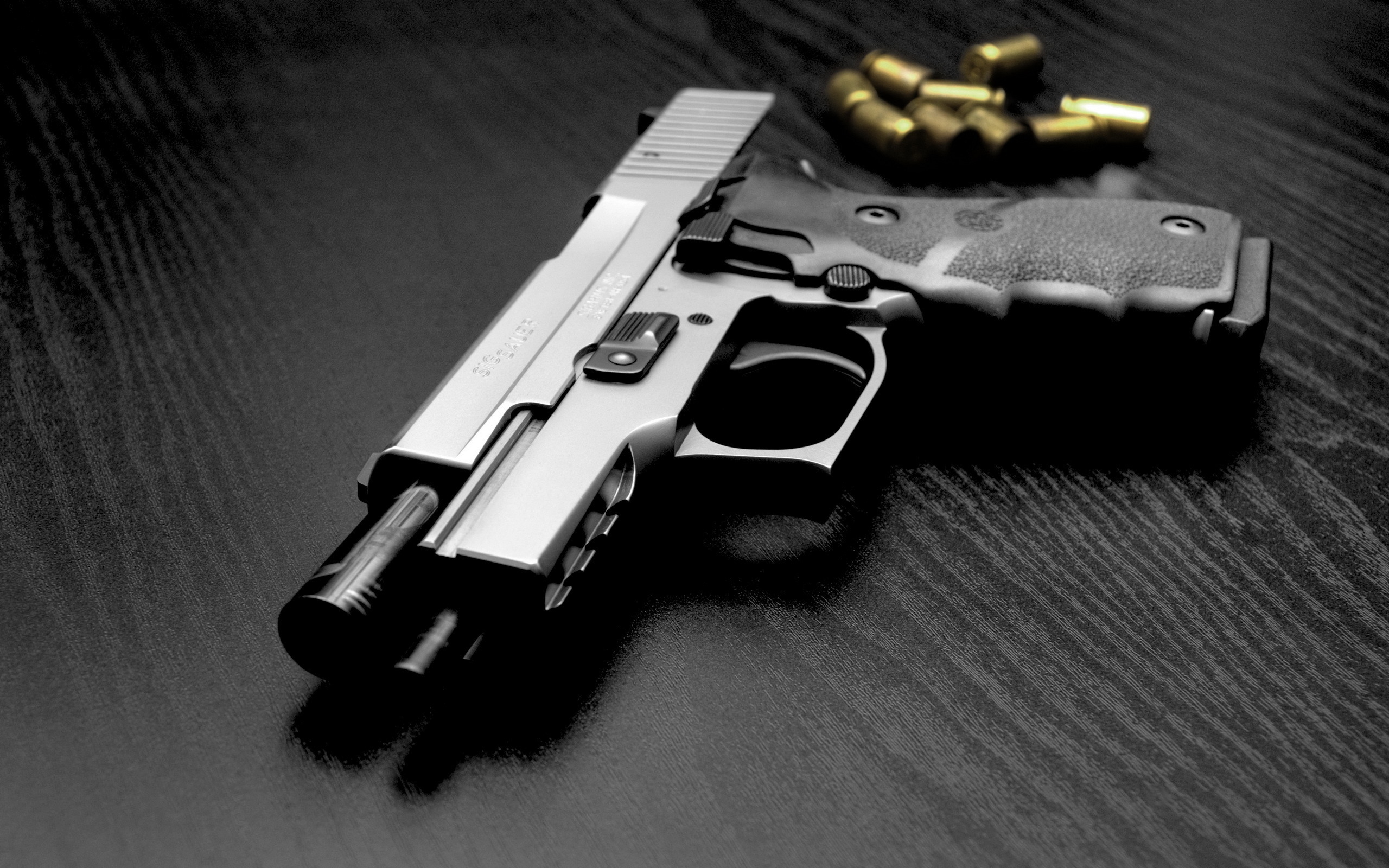 Обои пистолет пули курок на рабочий стол