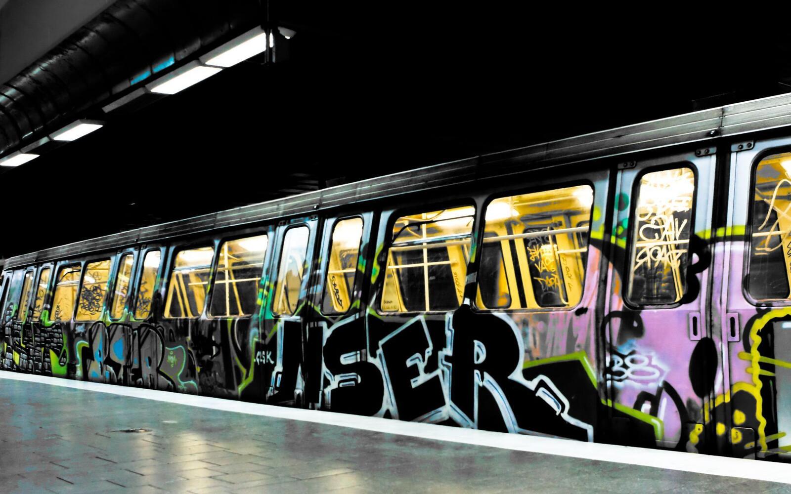 Wallpapers graffiti paints metro on the desktop