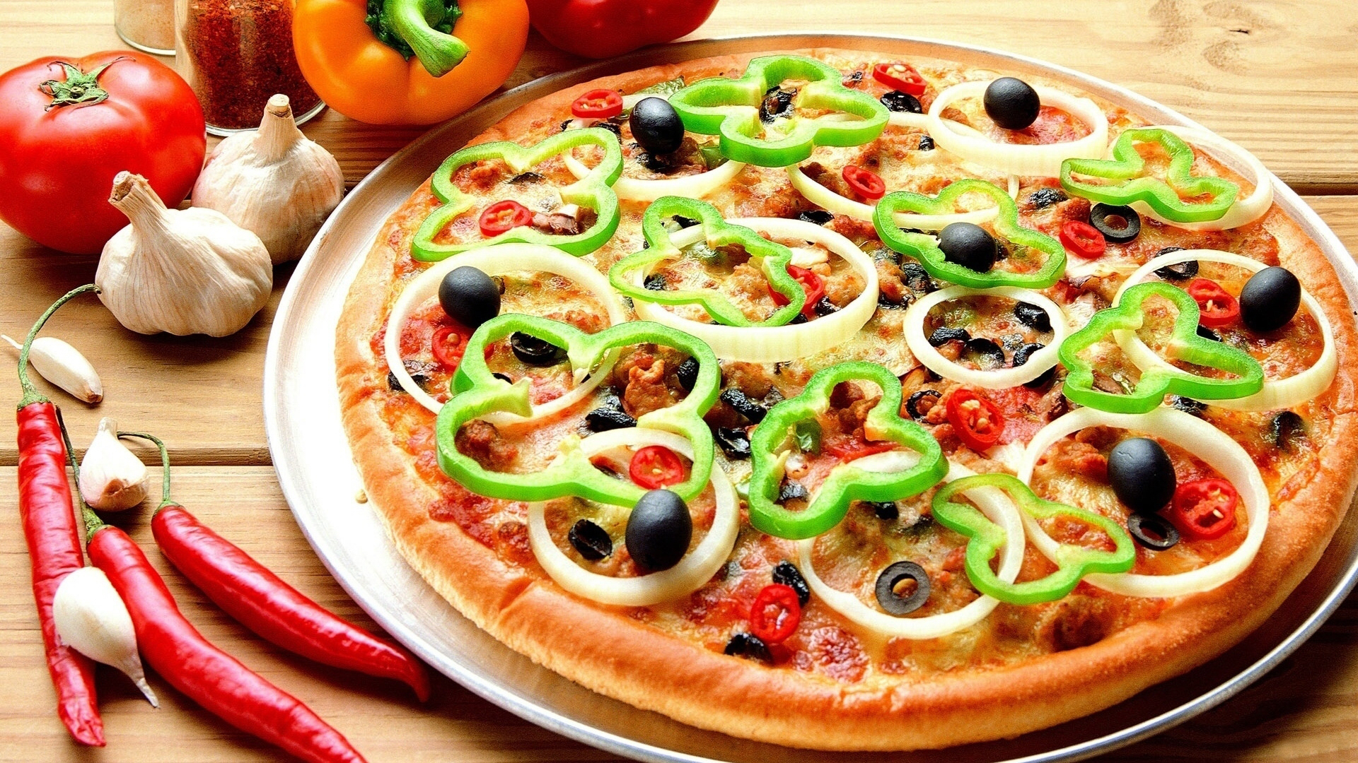 Wallpapers pizza onion pepper on the desktop