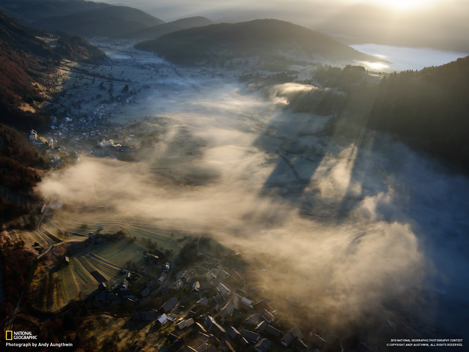 Wallpapers fog National Geographic rays on the desktop