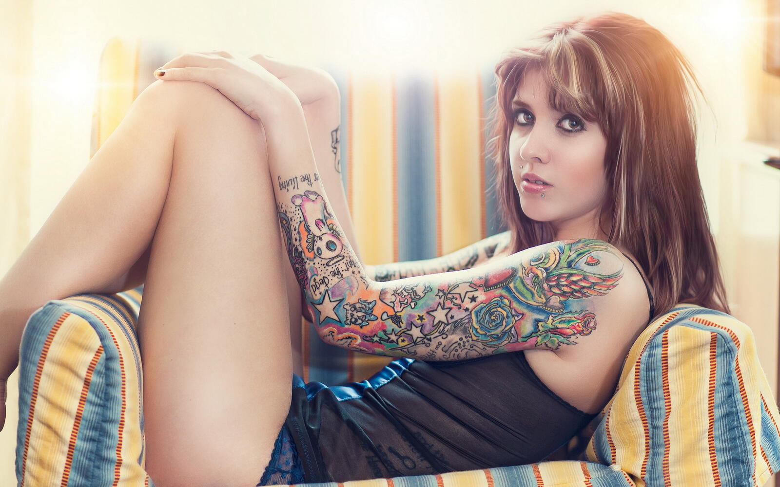 Wallpapers girl tattoo on hand on the desktop