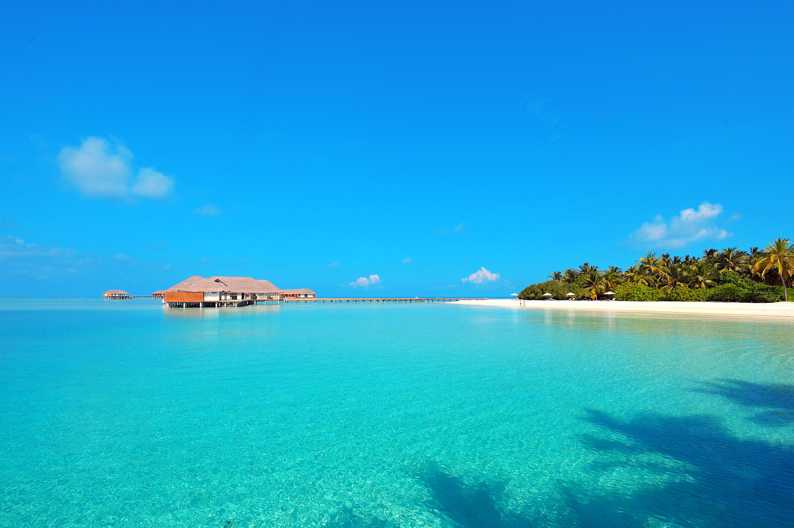 Обои пляж Мальдивы бунгало на рабочий стол