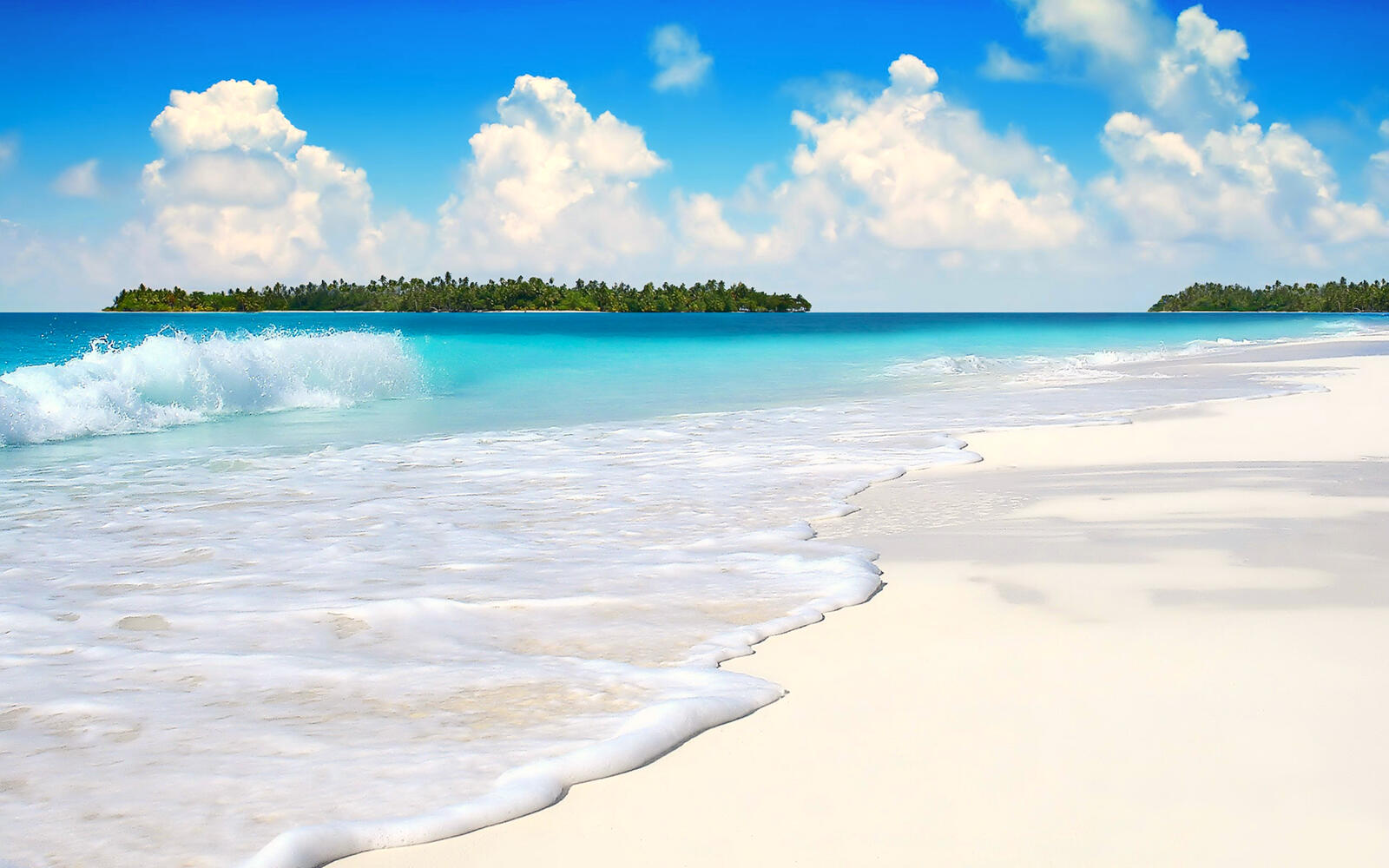 Wallpapers blue water sand tropics on the desktop