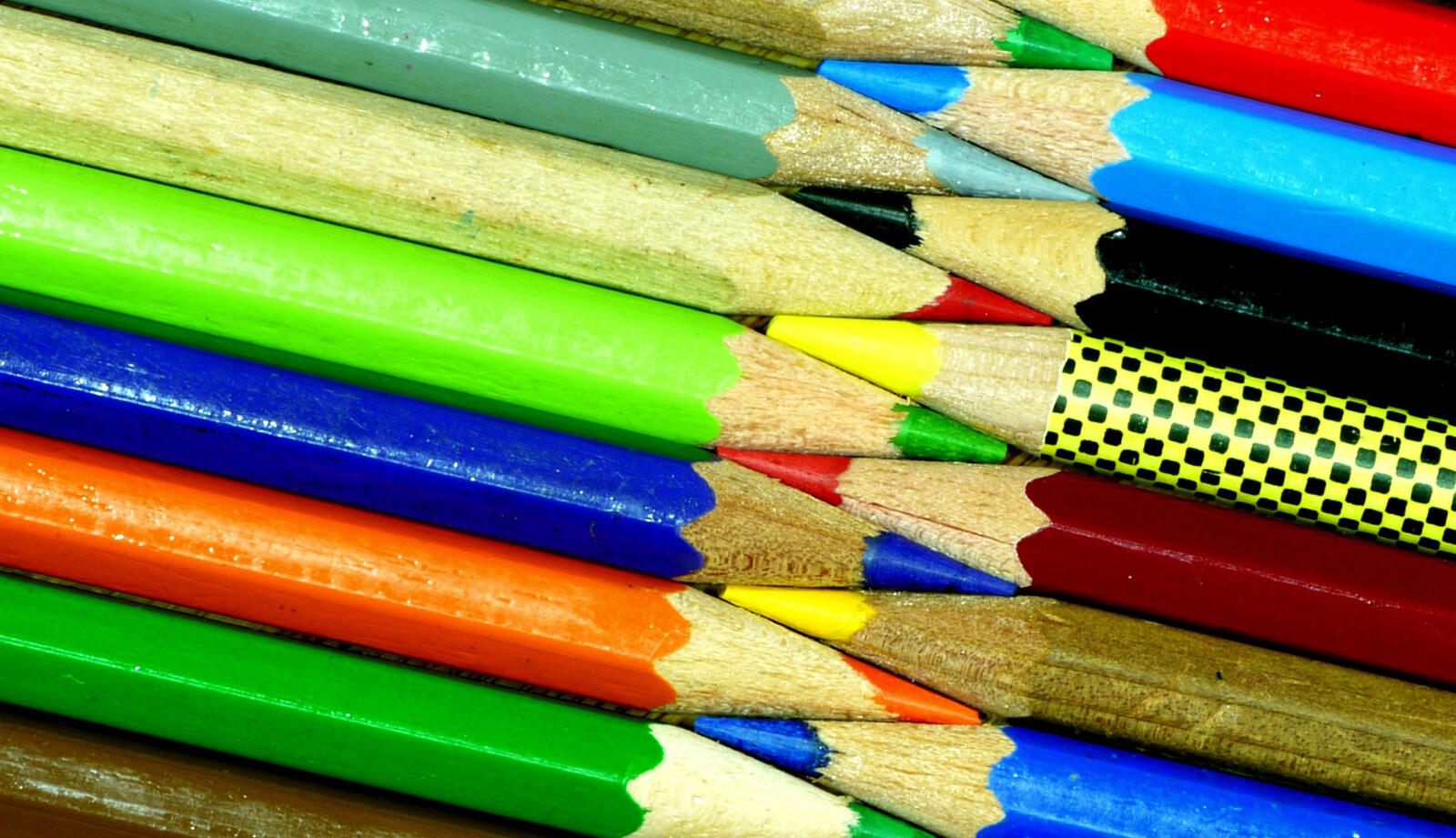 Wallpapers pencils colored wooden on the desktop