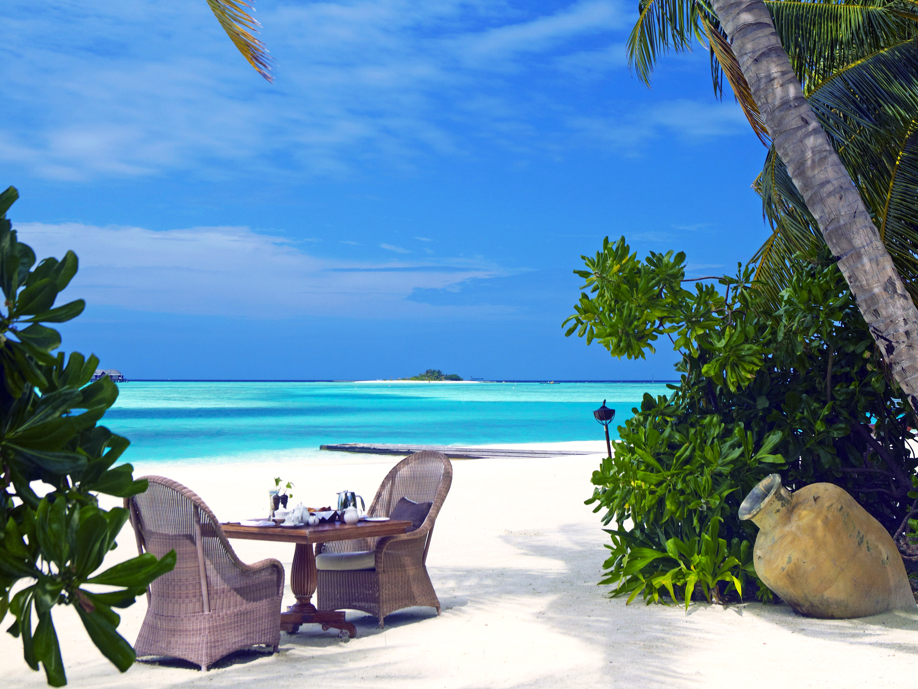 Обои голубая вода Мальдивы песок на рабочий стол