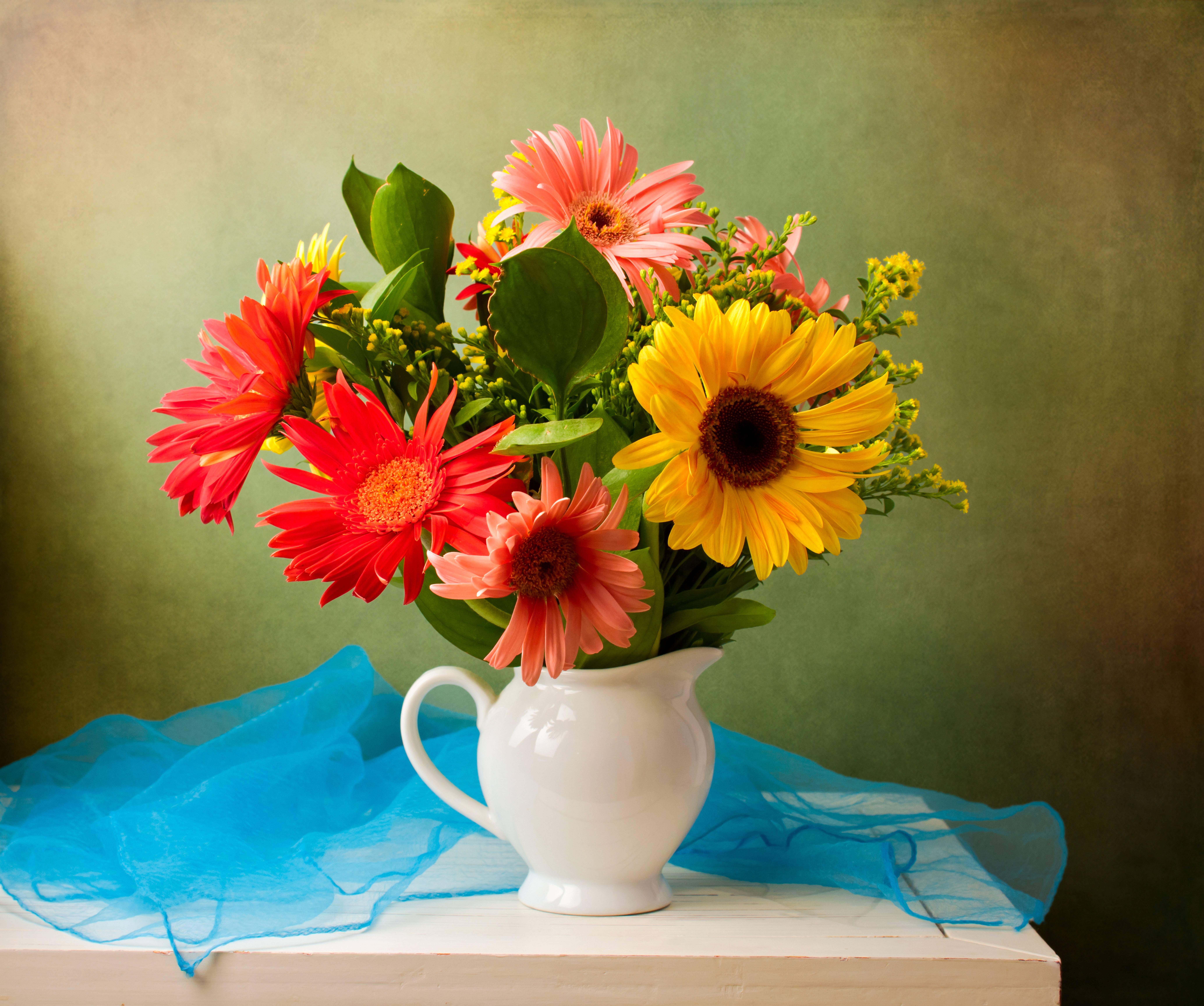 Free photo The most beautiful photo of vase, flowers