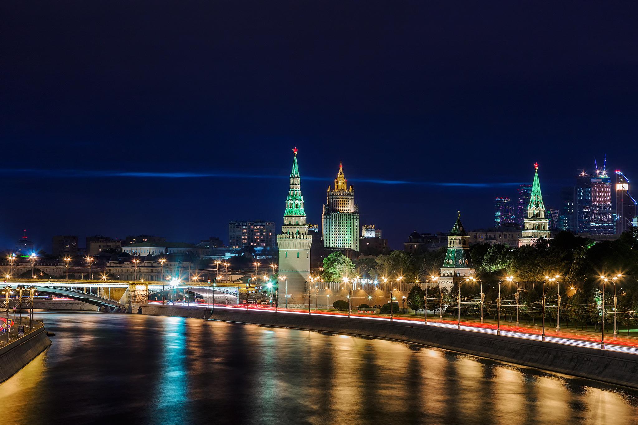 桌面上的壁纸莫斯科 河流 夜城