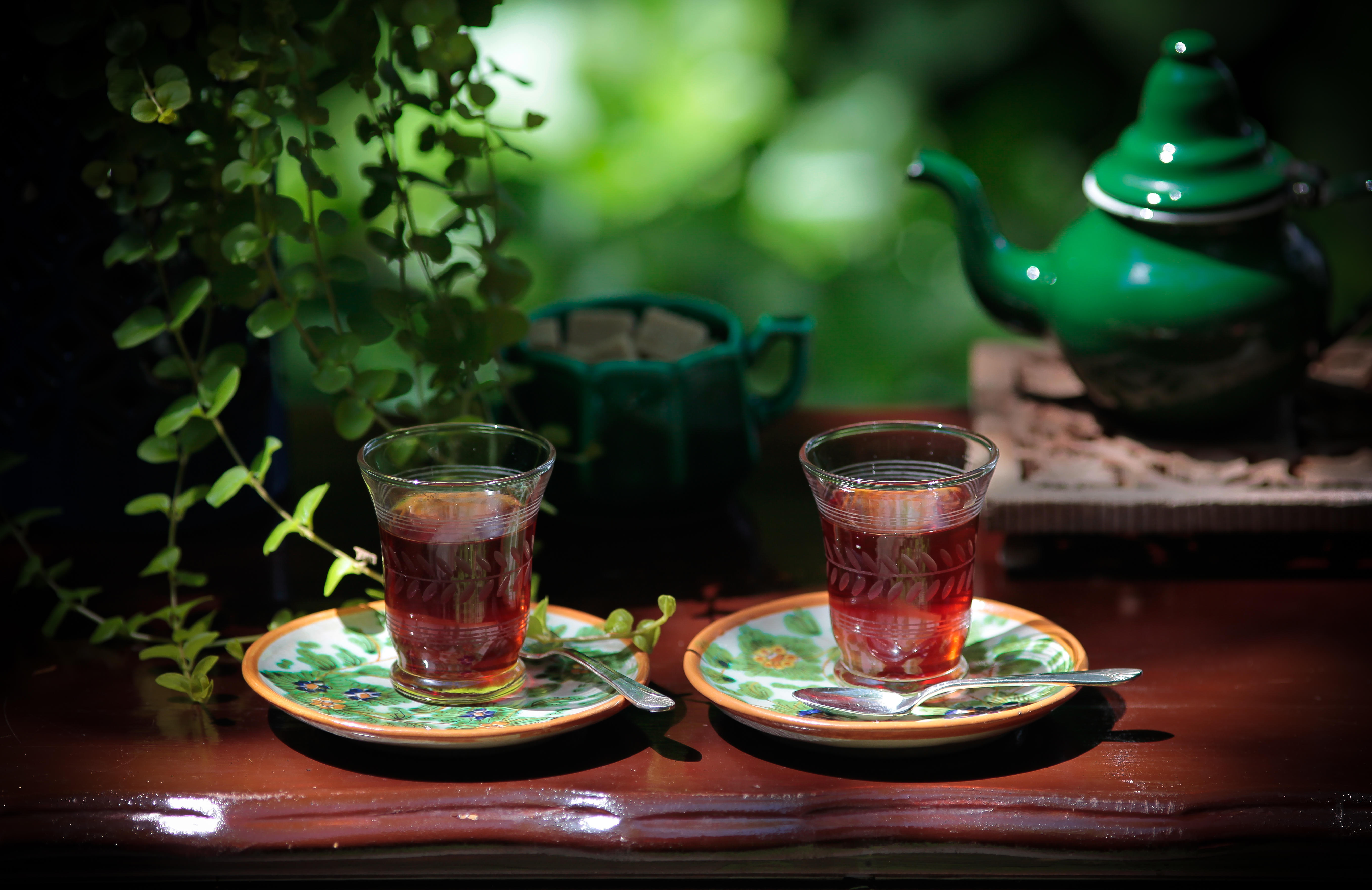 3 2 стакана чая. Чашка чая. Красивый чай. Вечернее чаепитие. Красивые чашки для чая.
