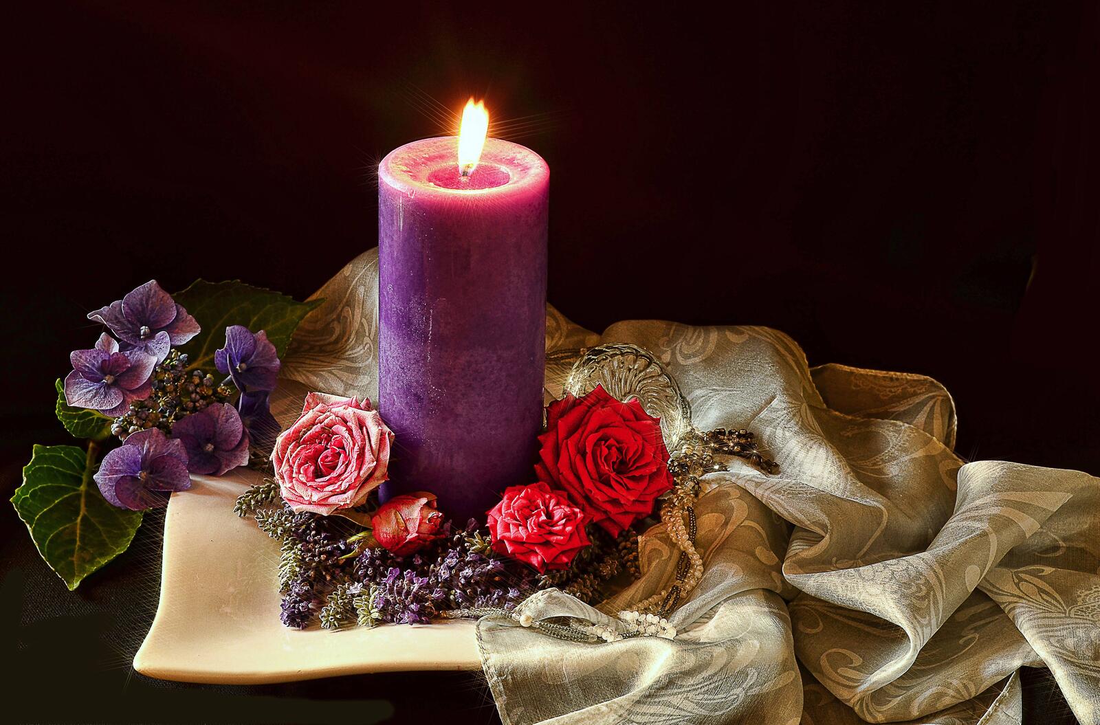 桌面上的壁纸烛 火焰 鲜花