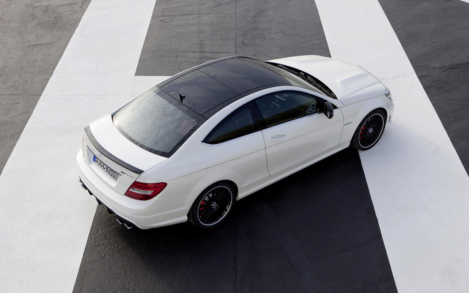 Wallpapers mercedes-benz amg coupe on the desktop
