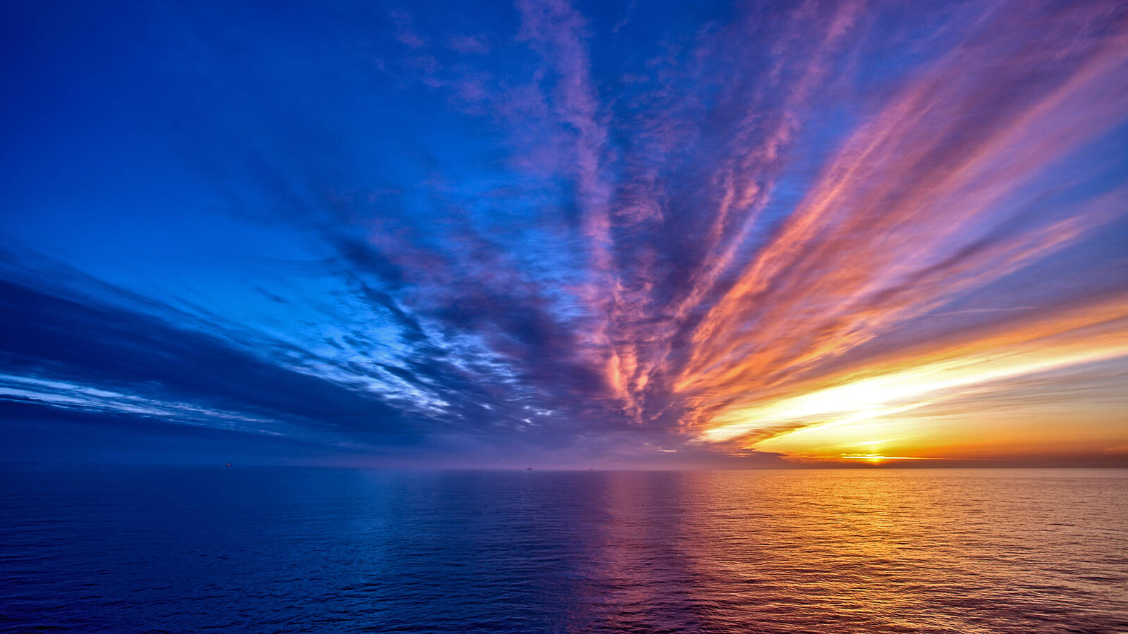 免费照片海上夕阳与美丽云朵