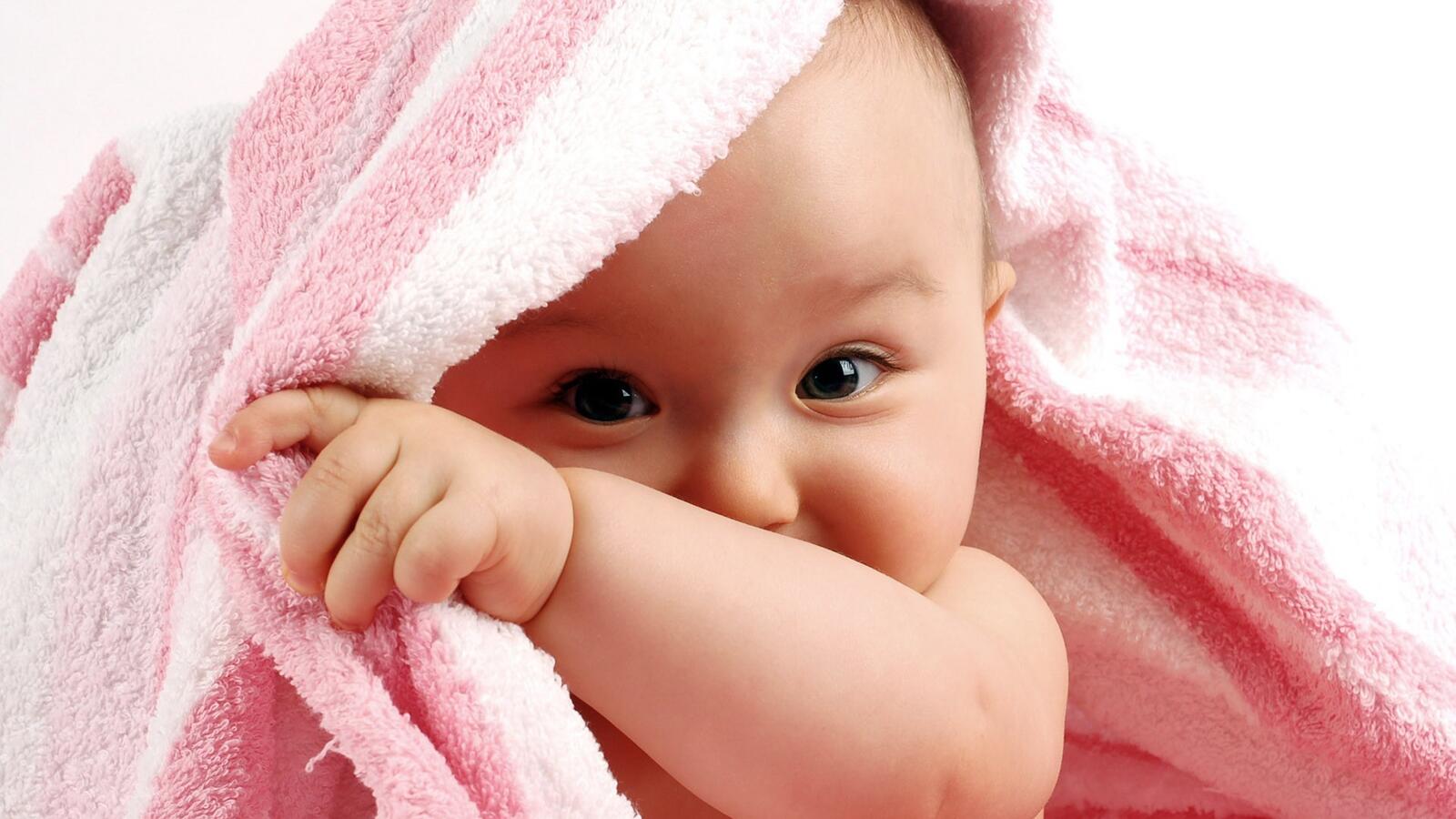 Wallpapers towel baby hand on the desktop