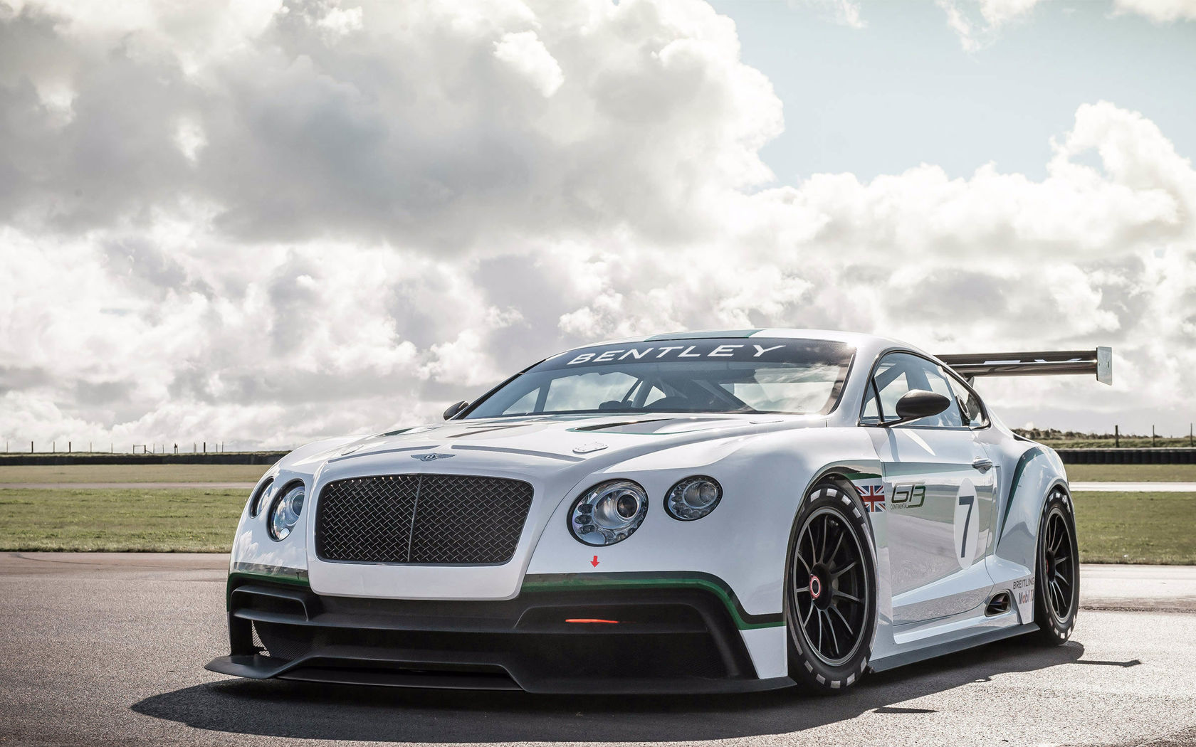 Wallpapers bentley white sports on the desktop