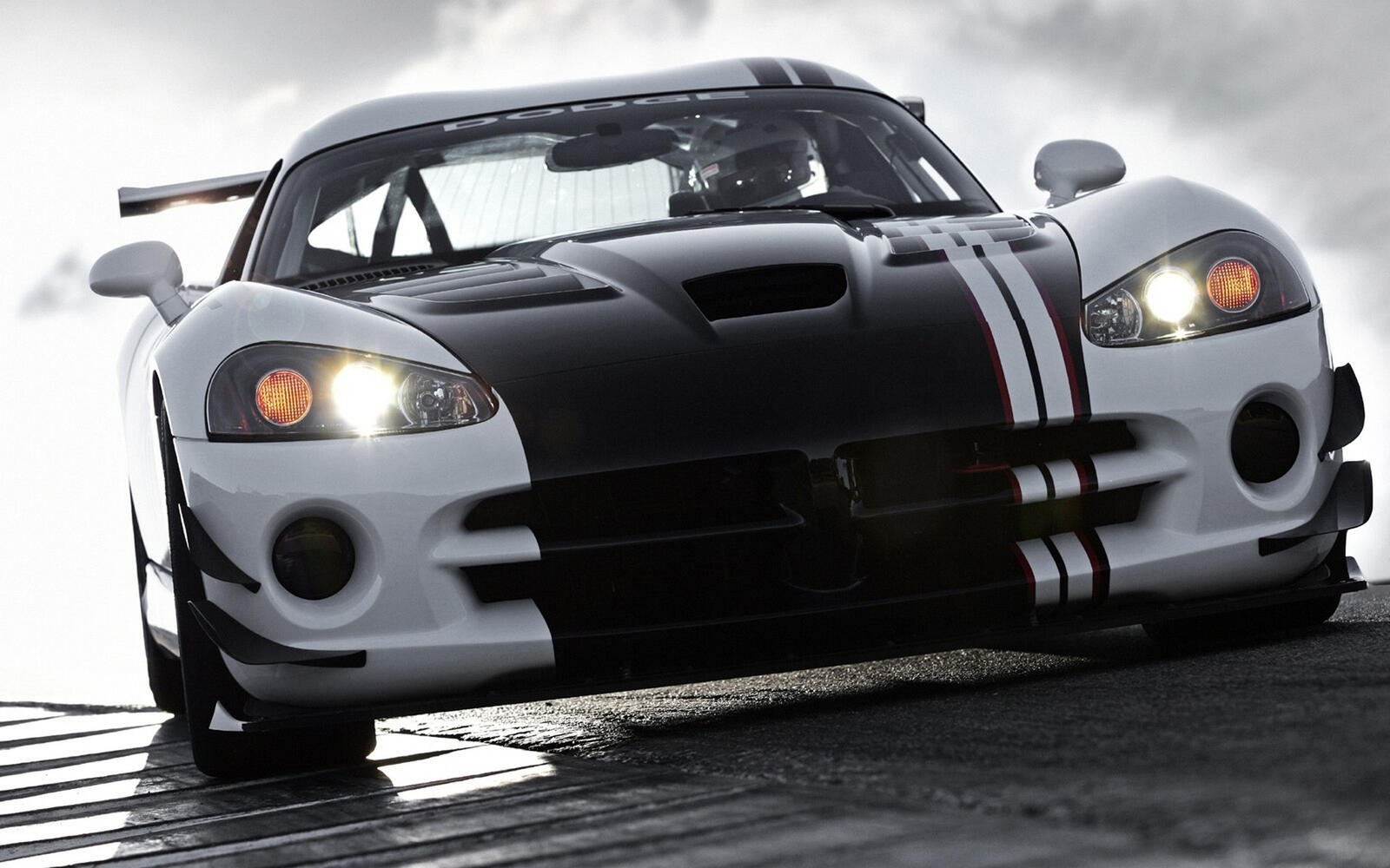 Wallpapers dodge viper sports fast on the desktop