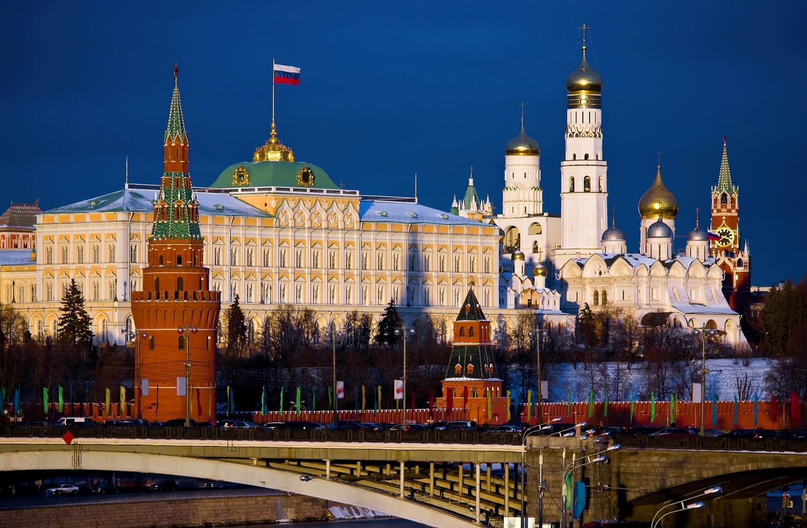 Обои Москва здание флаг на рабочий стол