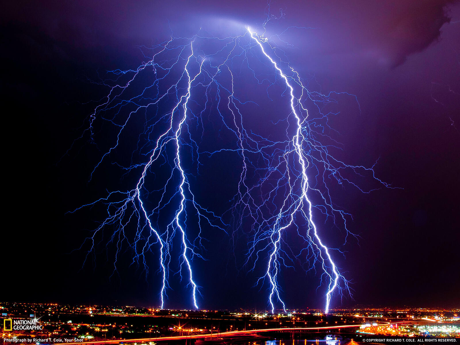Wallpapers lightning thunderstorm night city on the desktop