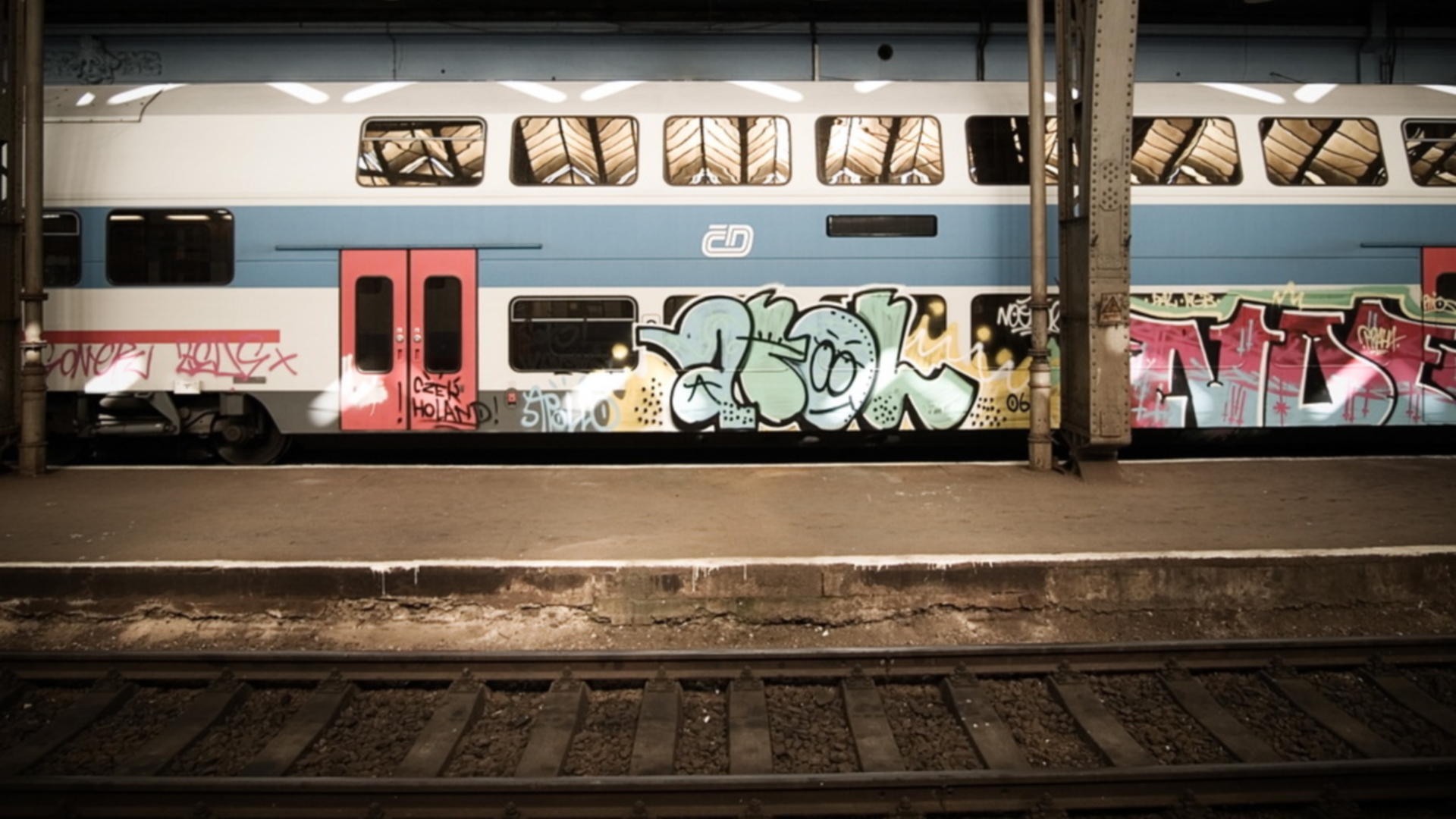 Обои поезд графити железная дорога на рабочий стол