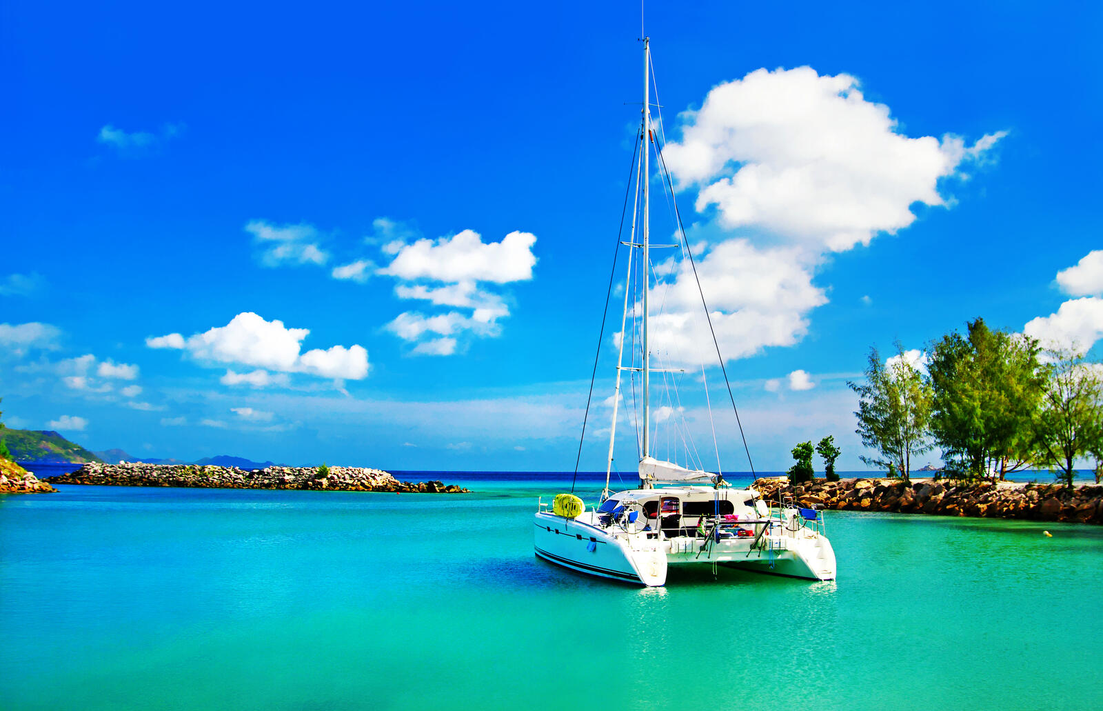 Wallpapers landscapes yacht sea on the desktop