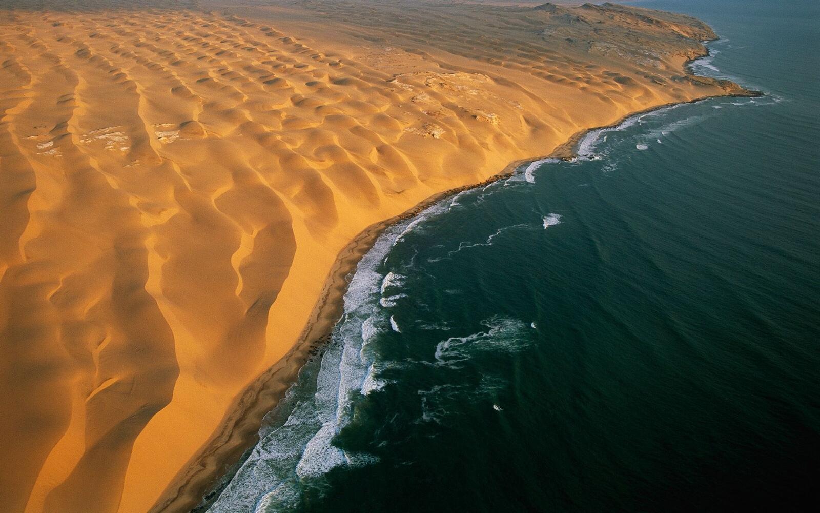 Wallpapers desert sea sand on the desktop