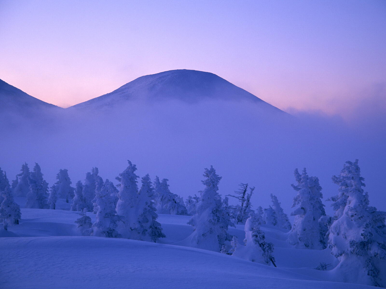 Обои зимний пейзаж горы снег на рабочий стол