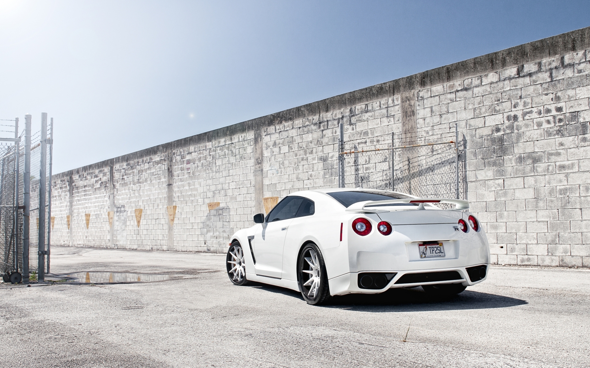 Wallpapers car gt-r white on the desktop