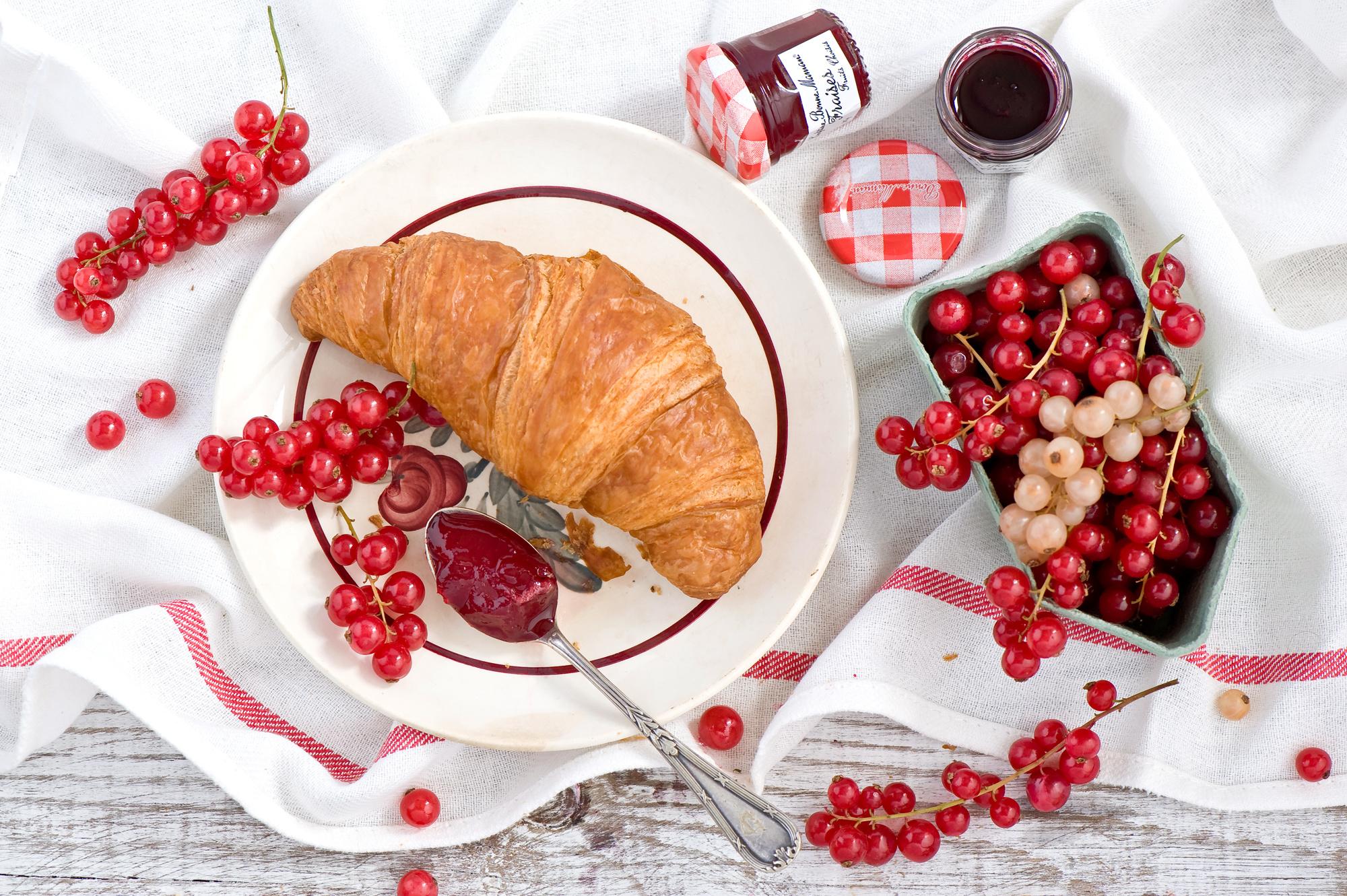 Wallpapers red currant croissant jam on the desktop