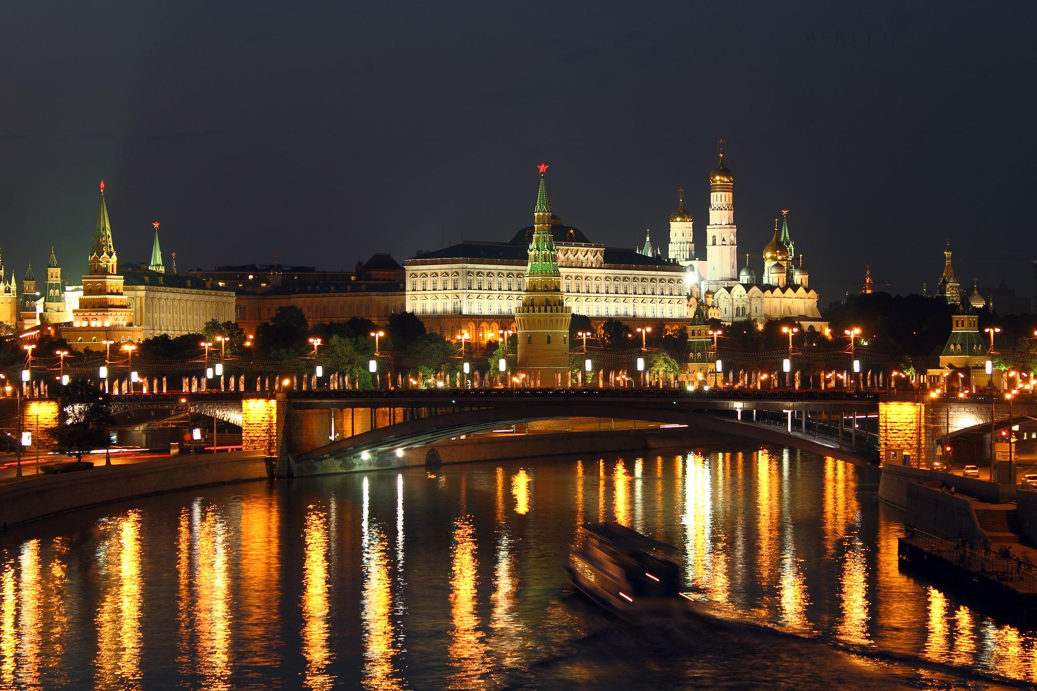 Кремлевская ночь. Кремль Москва. Кремль и река Москва ночью. Москва Кремль ночью.