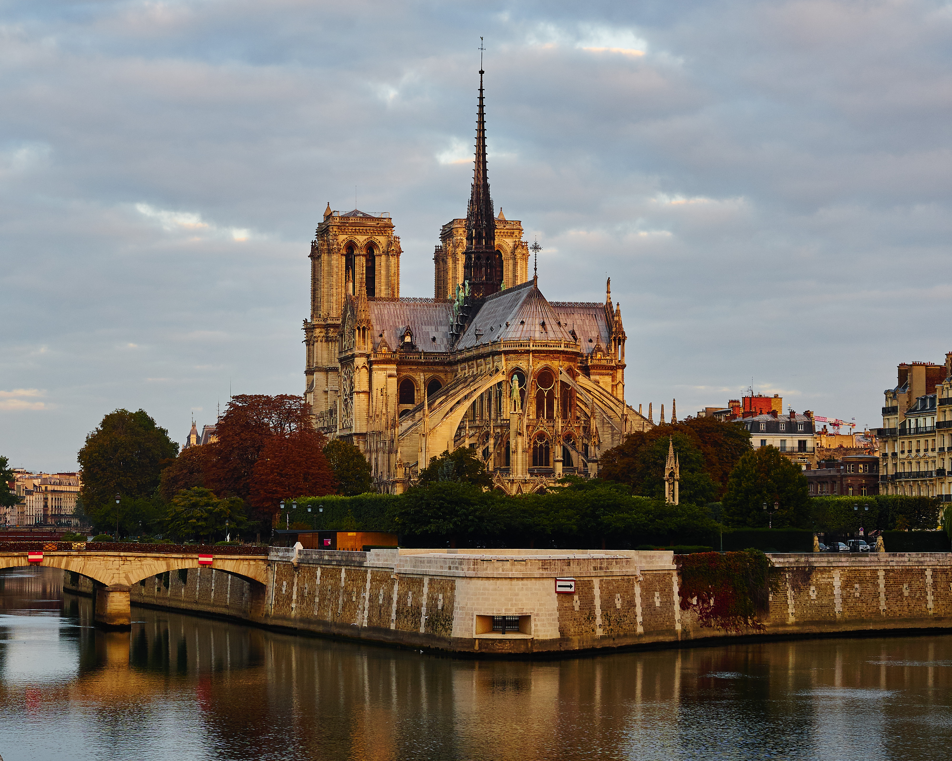 桌面上的壁纸法国 巴黎圣母大教堂 河流