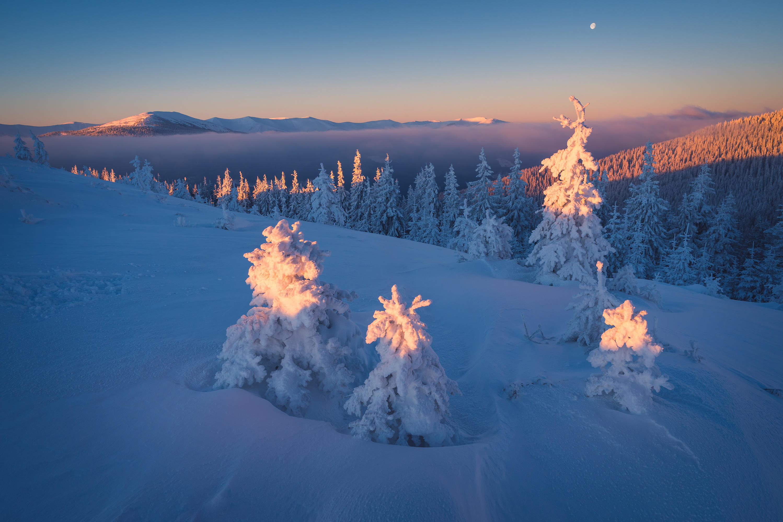 Фото бесплатно горы, снег, большие сугробы