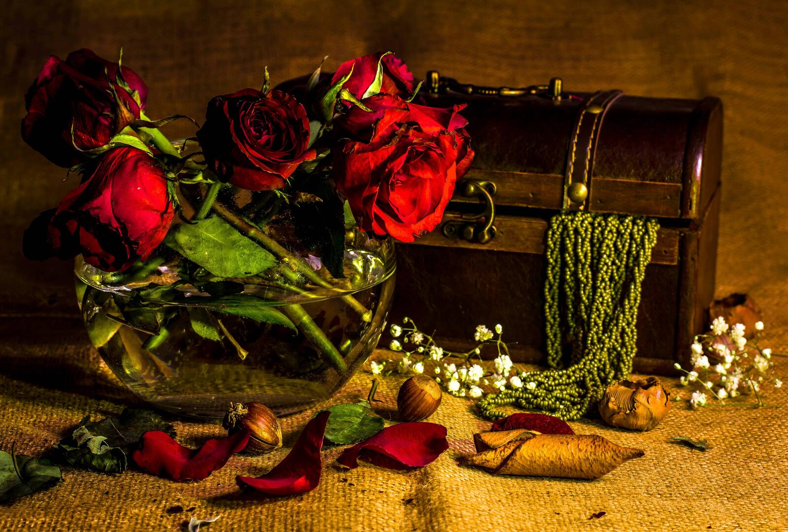 Обои цветы розы сундук на рабочий стол