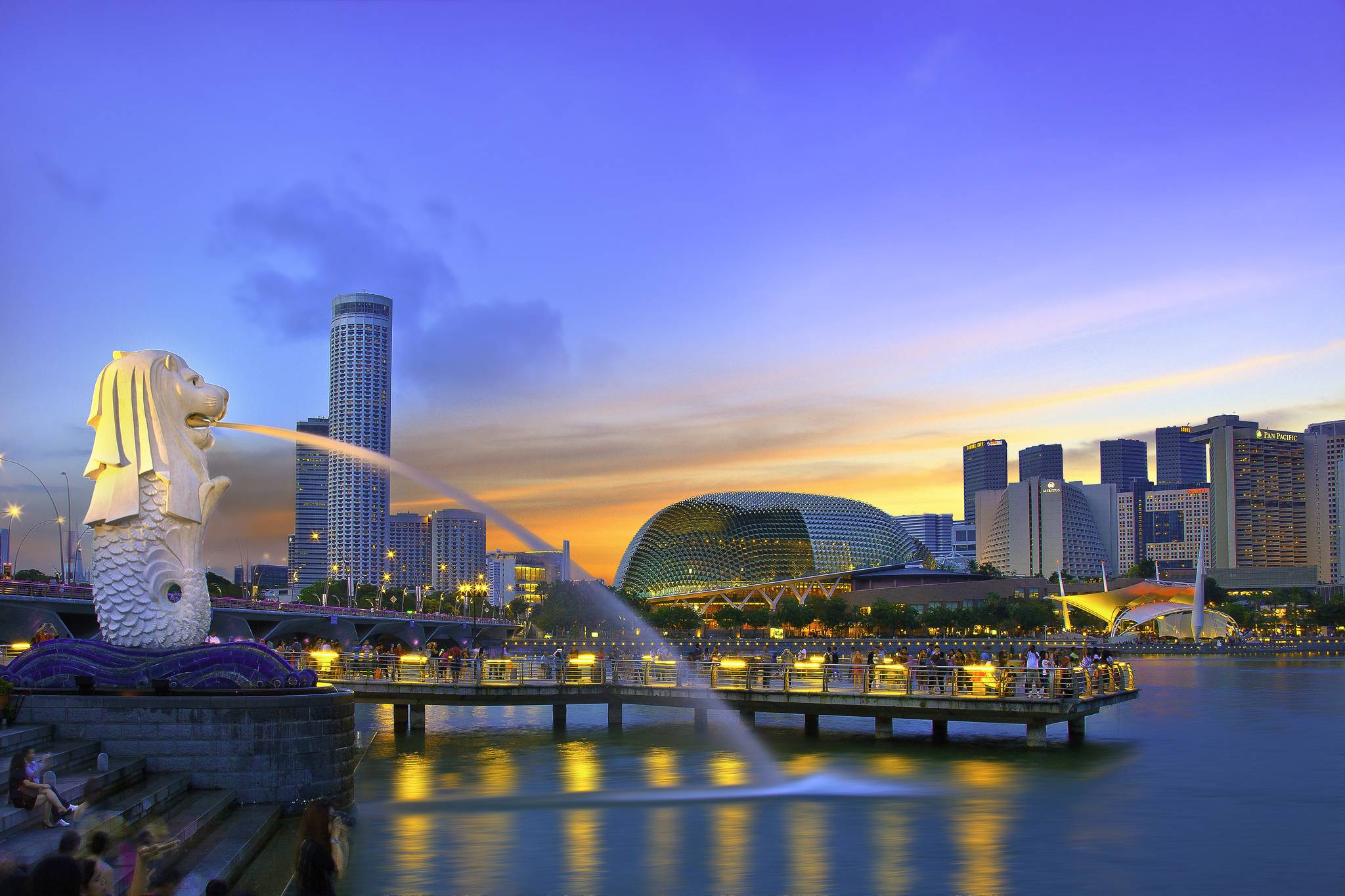 Обои Сингапур водопад здания на рабочий стол