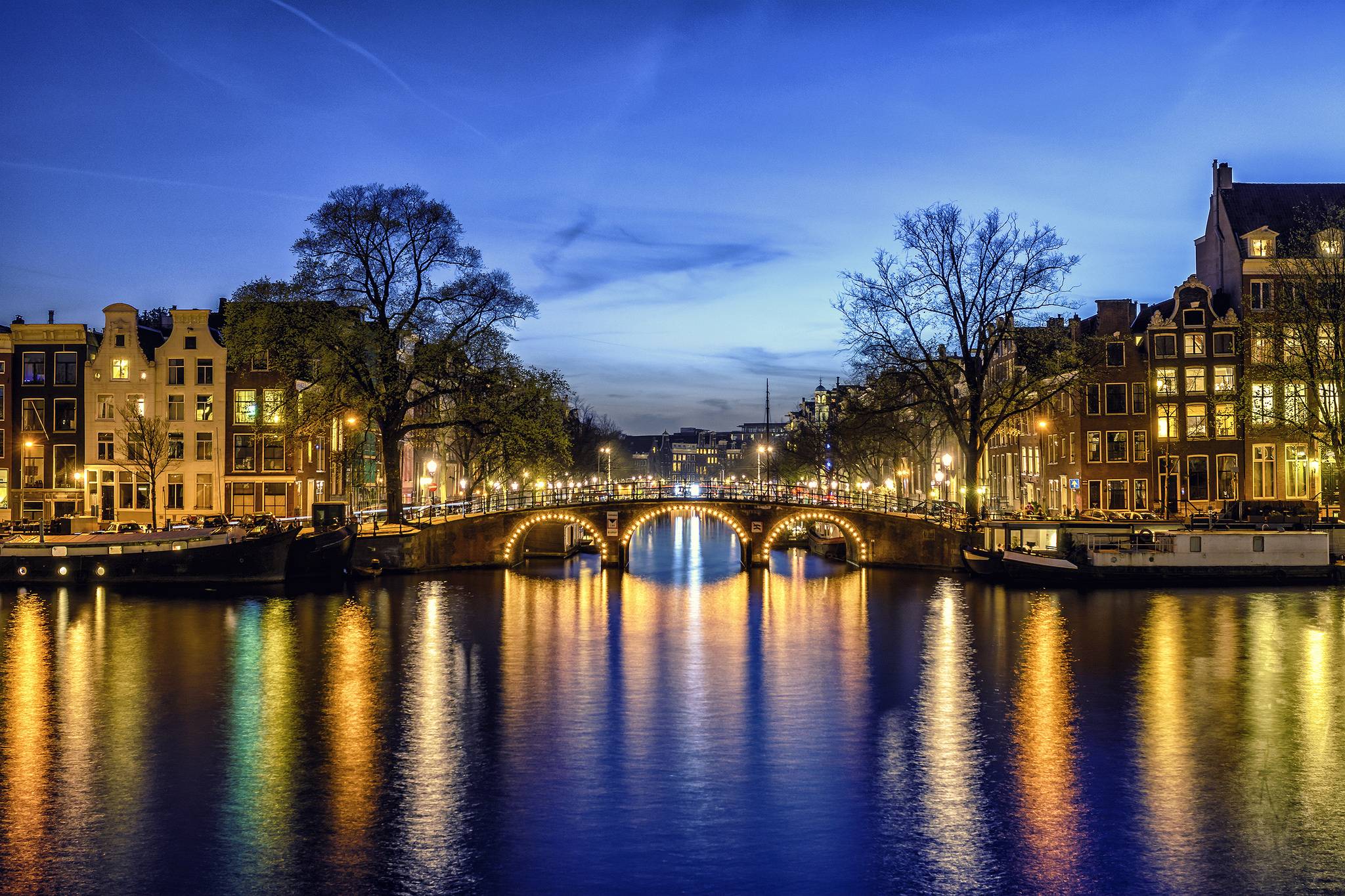 桌面上的壁纸桥牌 晚上 荷兰首都和最大城市