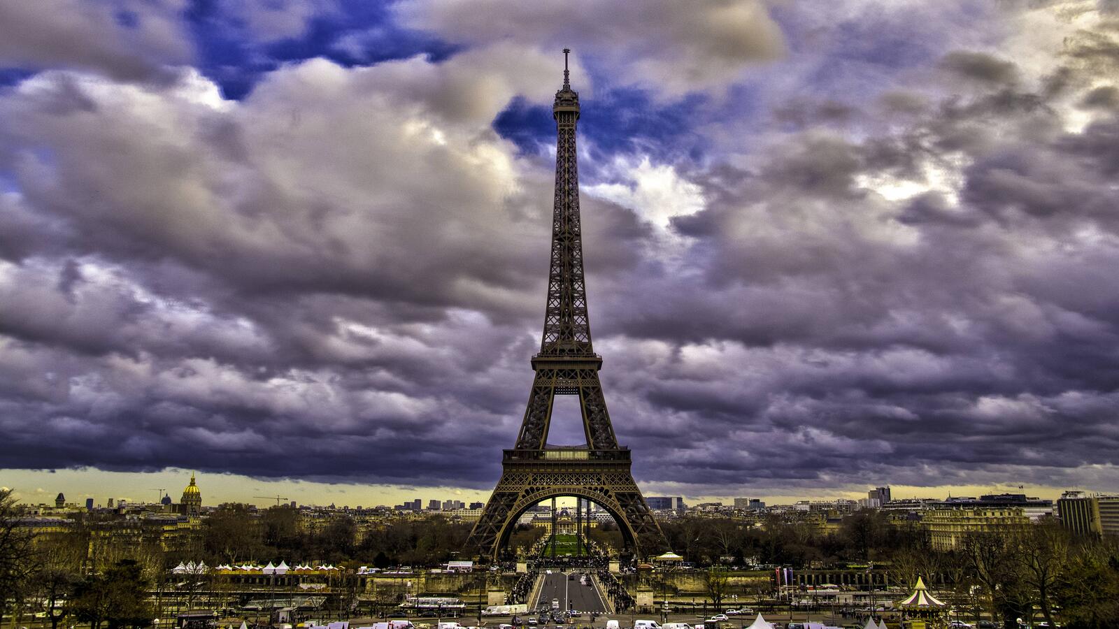 Обои Франция облака Эйфелева Башня на рабочий стол