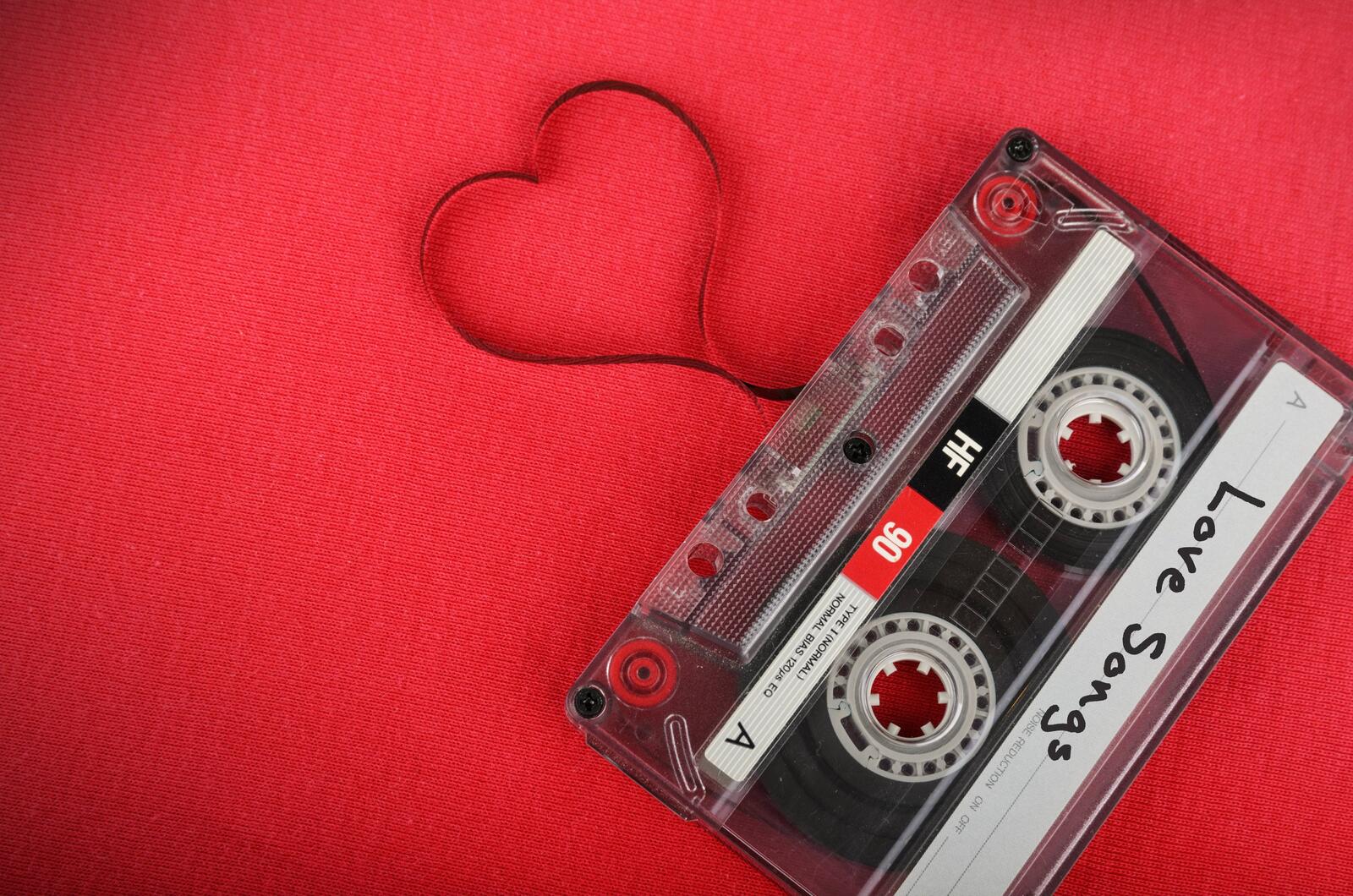 Обои музыкальная кассета пленка сердечко на рабочий стол