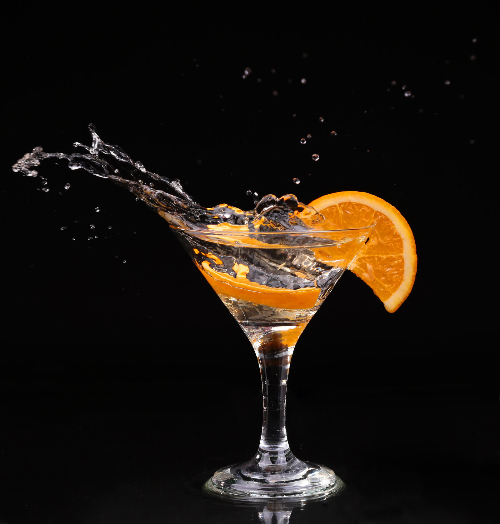 Обои алкогольный коктейль долька апельсина напиток на рабочий стол