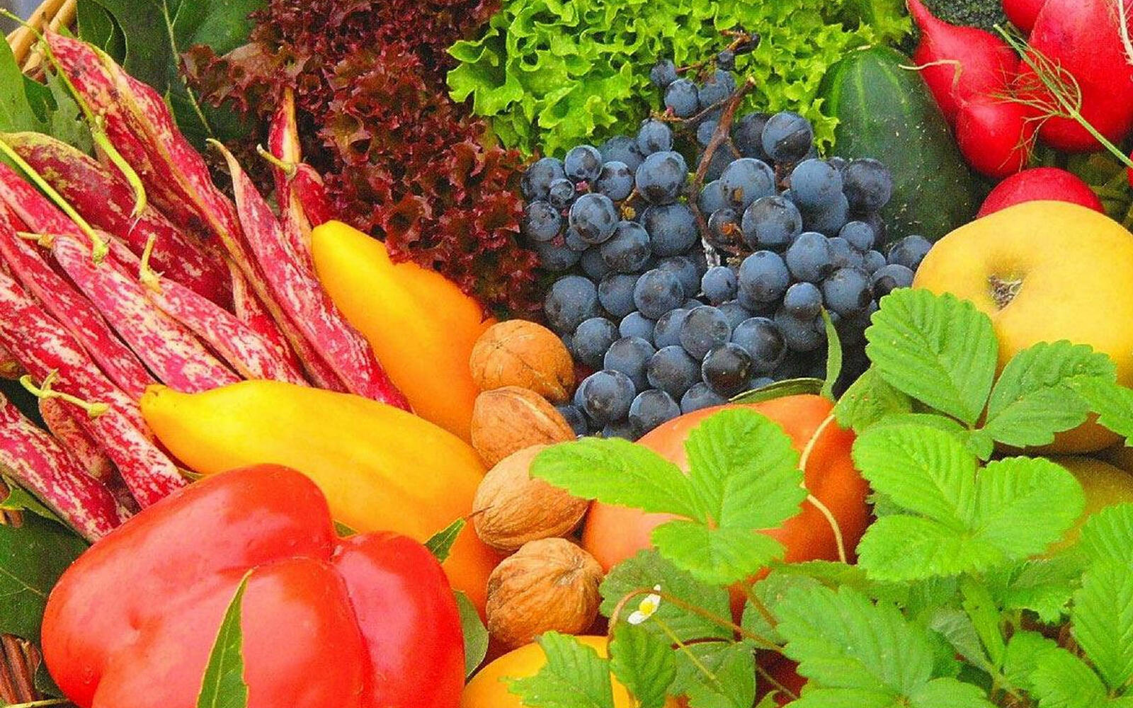 Обои витамины зелень фрукты на рабочий стол