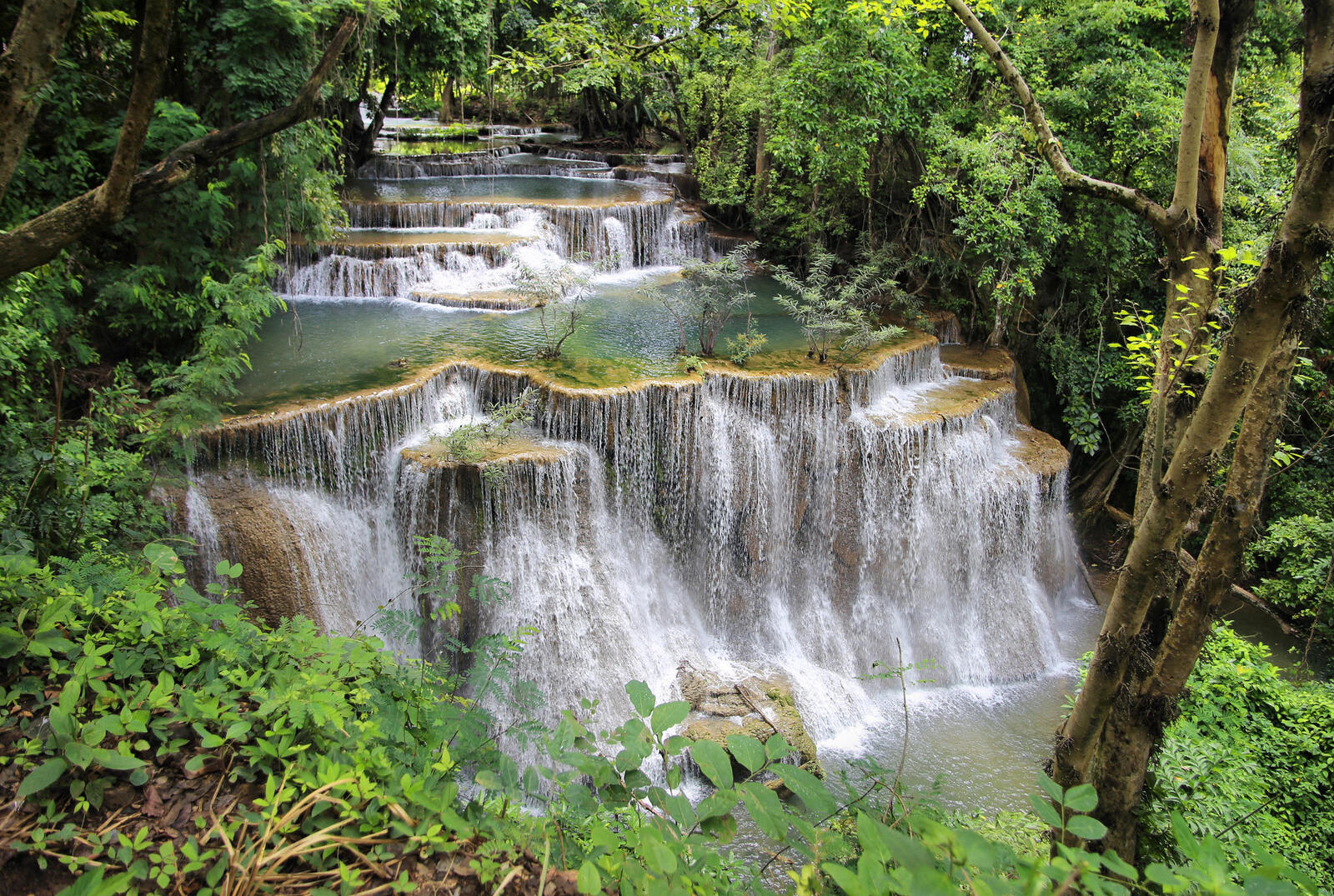 Обои Водопад Хуай Мае Хамин джунгли Канчанабури на рабочий стол