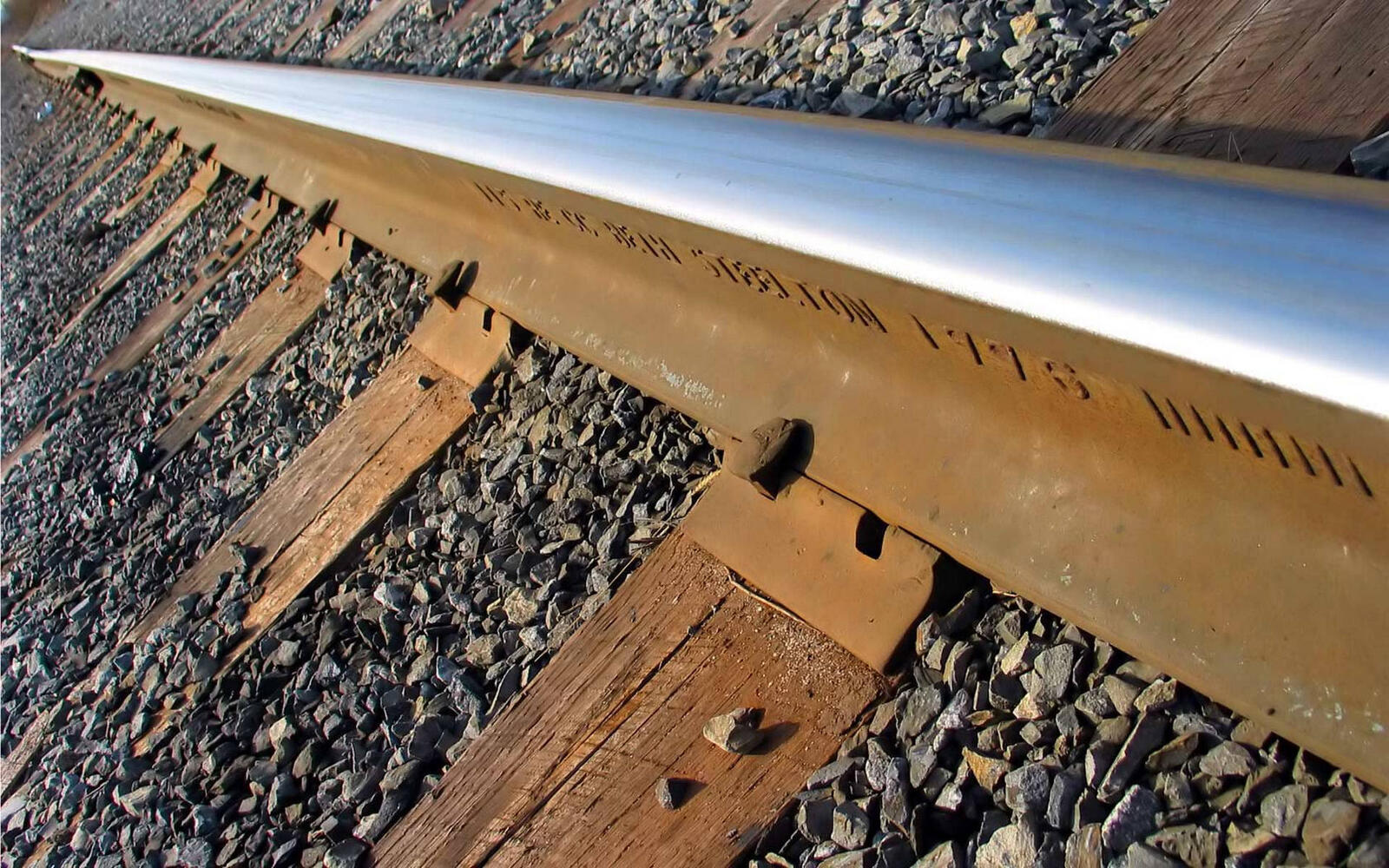 Обои железная дорога рельсы металл на рабочий стол