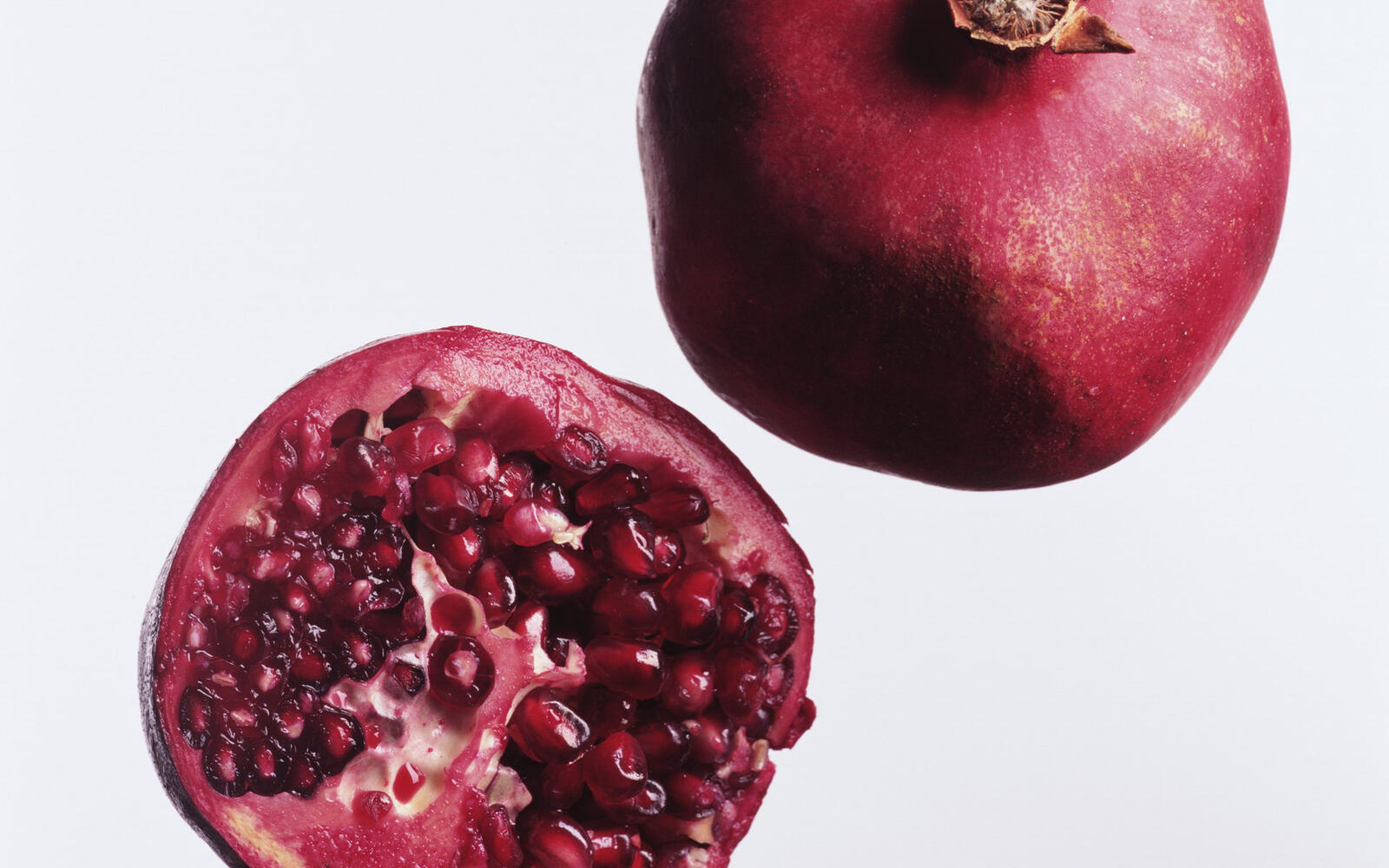 Wallpapers berry pomegranate grains on the desktop