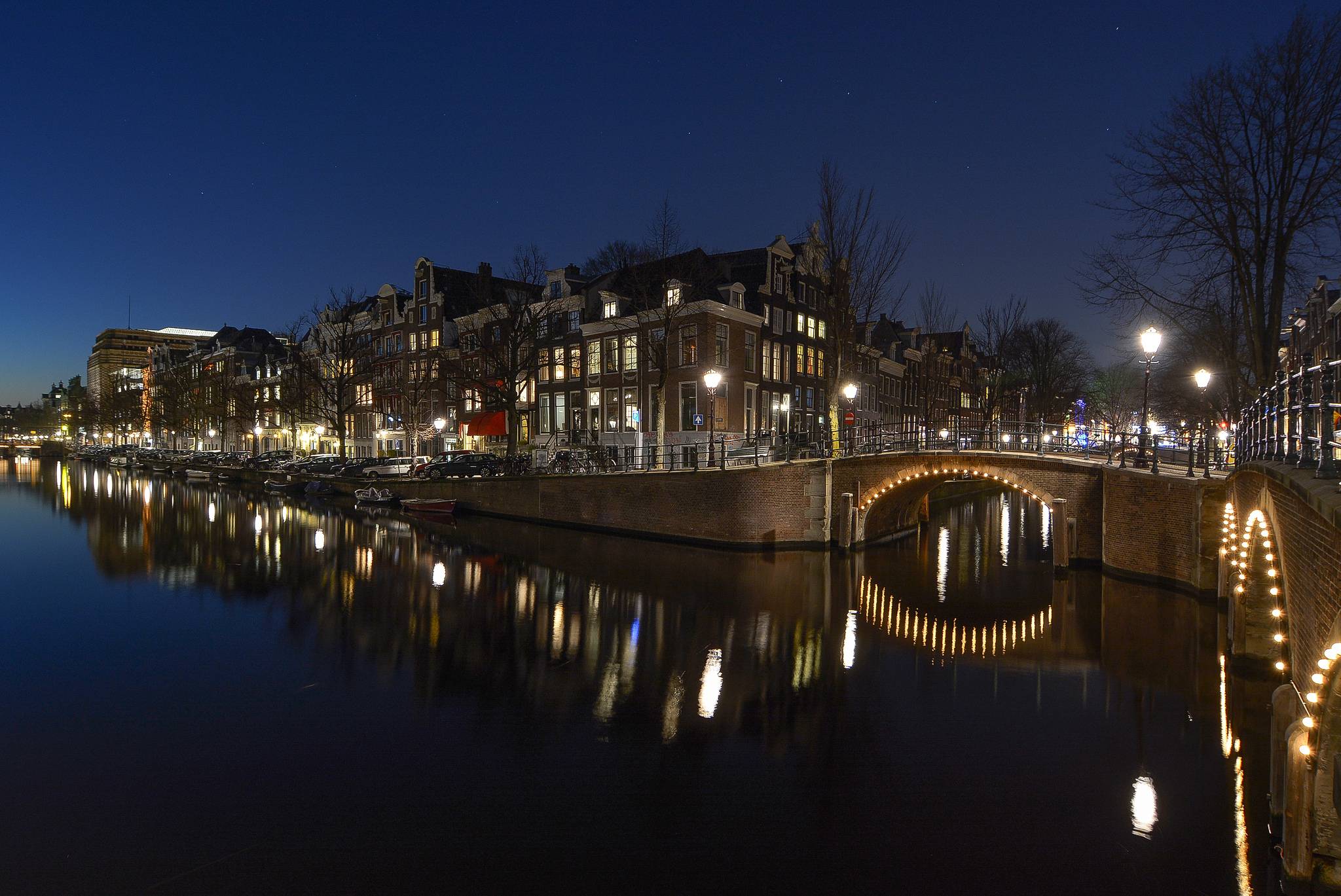 Обои столица и крупнейший город нидерландов Нидерланды здания на рабочий стол