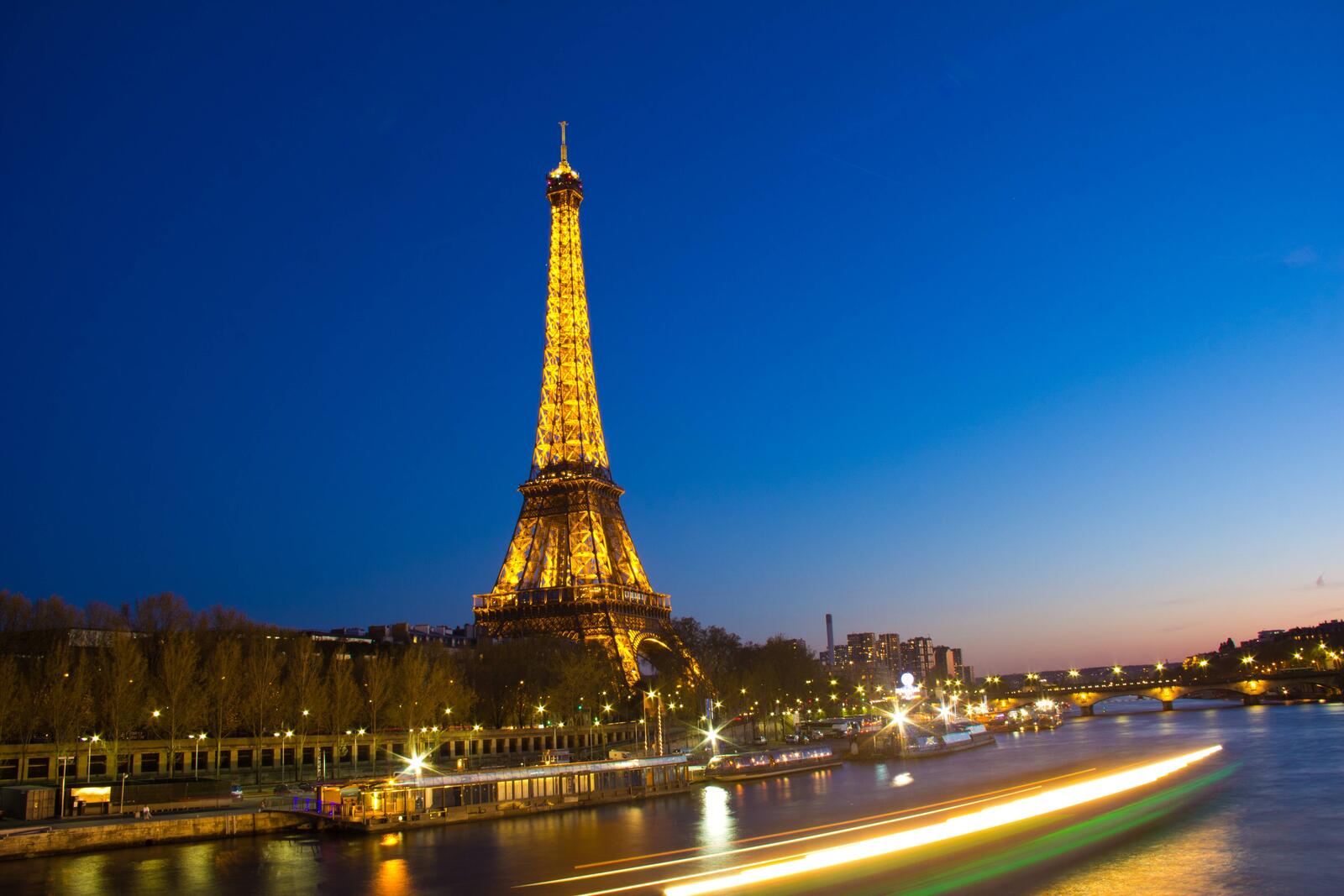 Обои Париж освещение канал на рабочий стол
