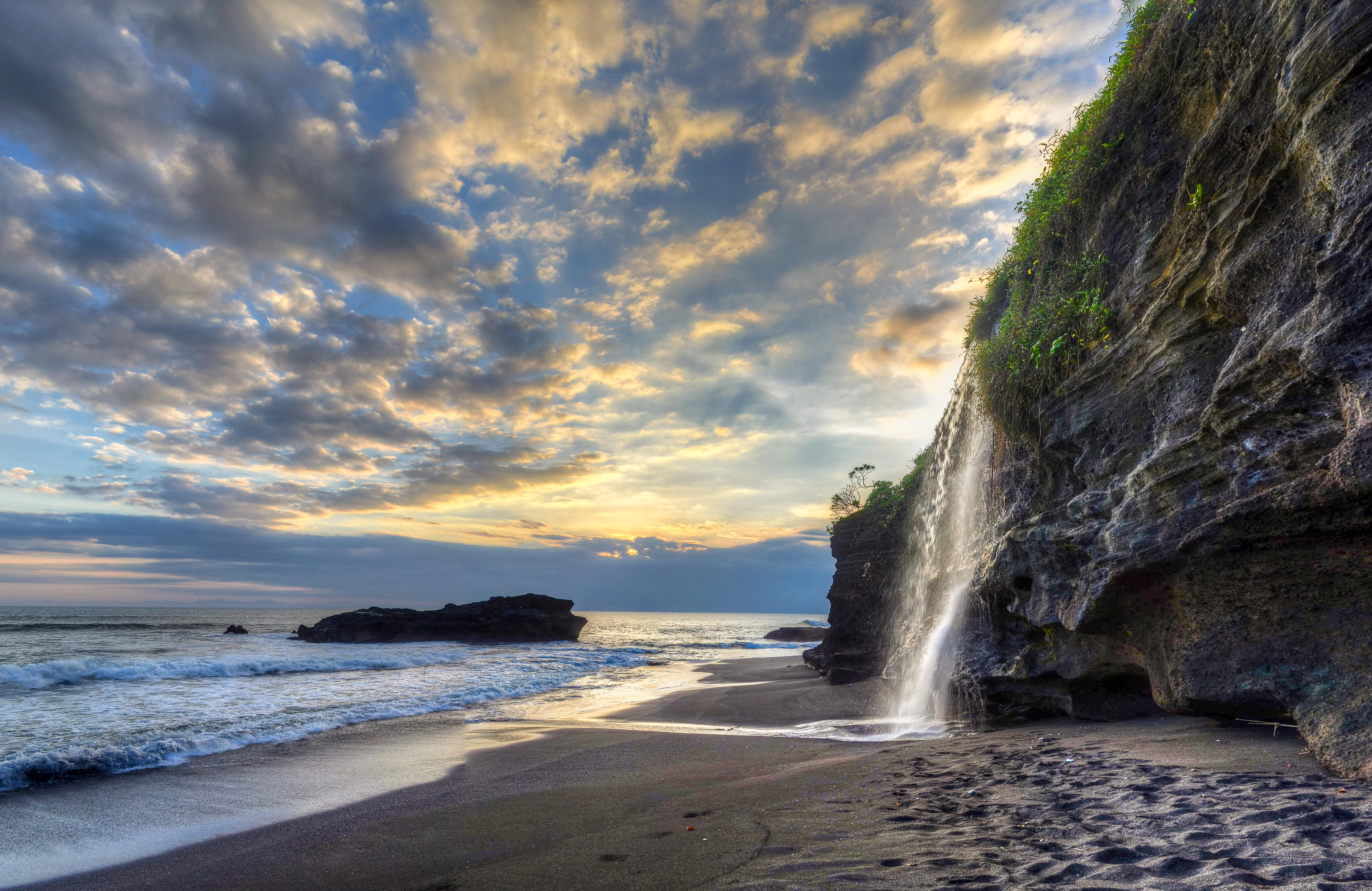 Photo Melasti Beach Bali Indonesia - free pictures on Fonwall