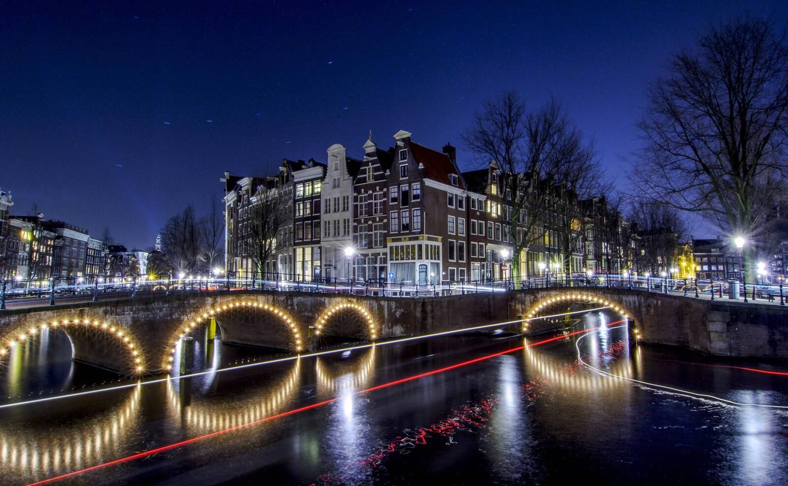 Обои Амстердам расположен в провинции Северная Голландия мост на рабочий стол